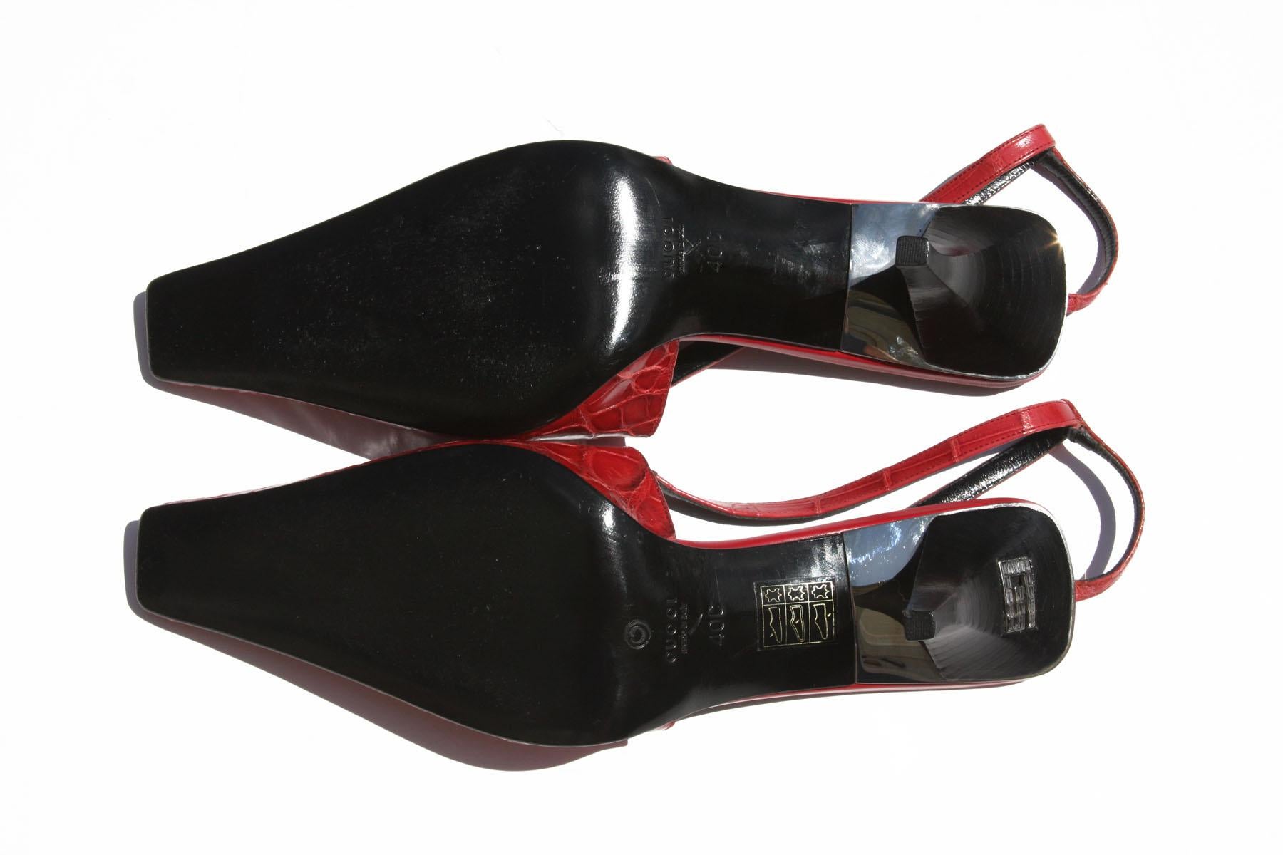 Vintage Tom Ford for Gucci S/S 1998 Red Crocodile Crystal G Sandals Shoes 40 C In Excellent Condition For Sale In Montgomery, TX