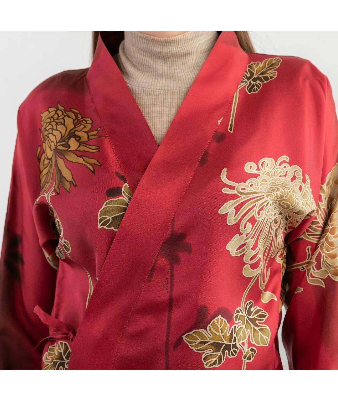 Vintage Tom Ford for Gucci Silk Kimono Shirt

IT Size 38

100% Silk

Excellent condition 