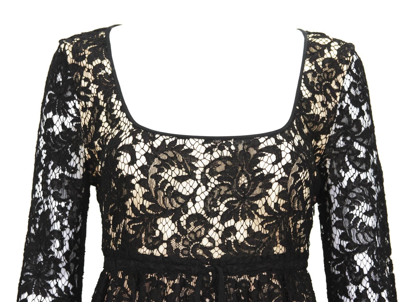 Vintage Tom Ford for Gucci S/S 1996 Baby Doll Lace Mini Dress For Sale 2