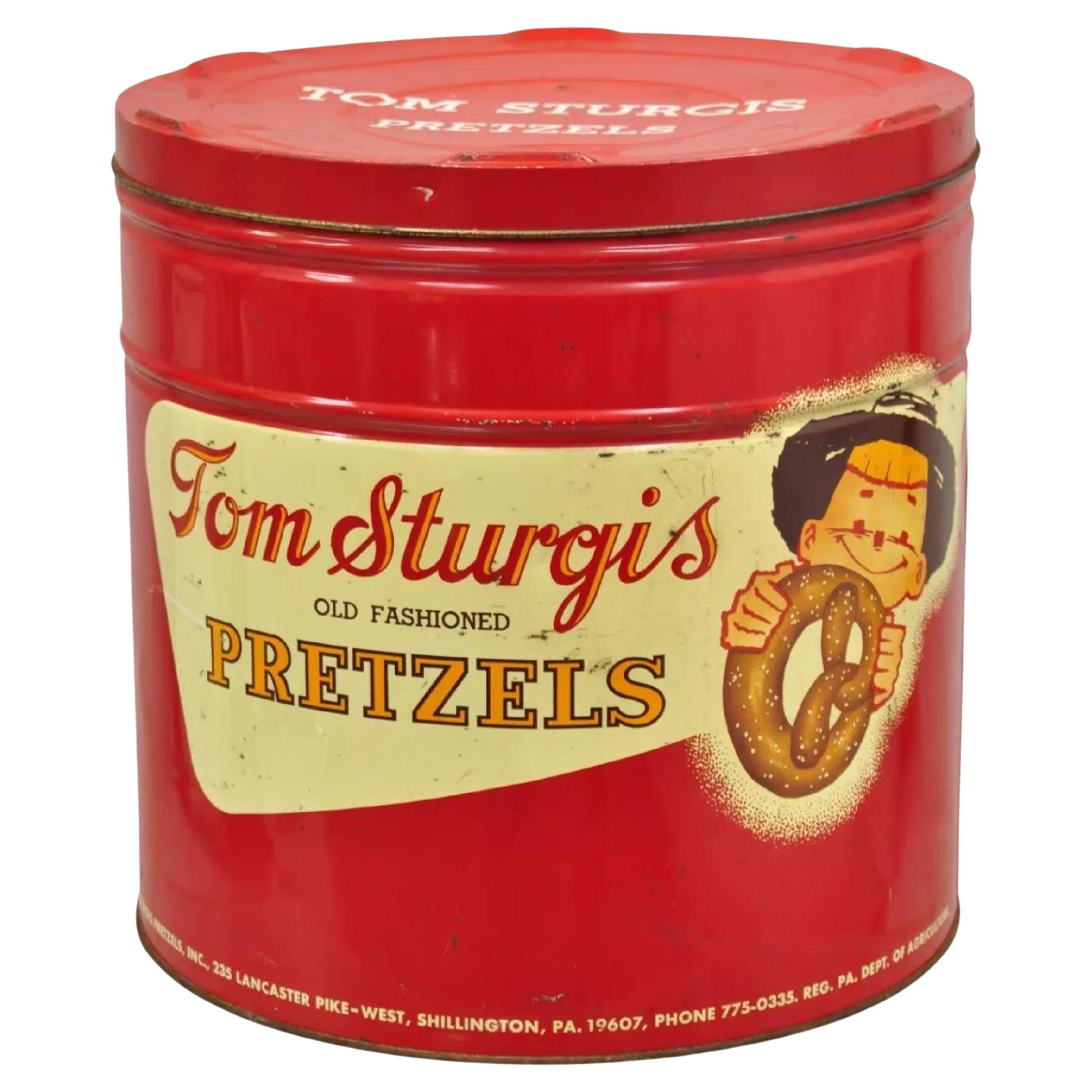 Große Vintage Tom Sturgis Brezeln Große Zinn Metall Rot Werbedose im Angebot