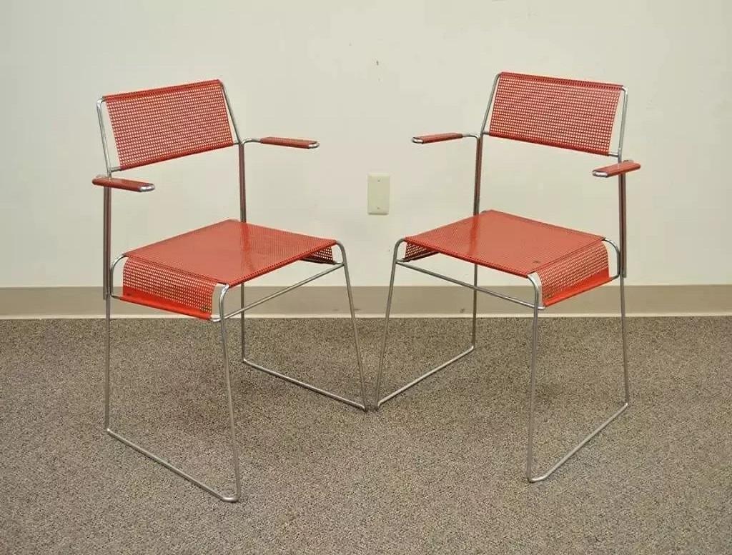 Vintage By Tomado Mid Century Modern Red Stacking Chrome Metal Mesh Chairs A - Paio in vendita 4