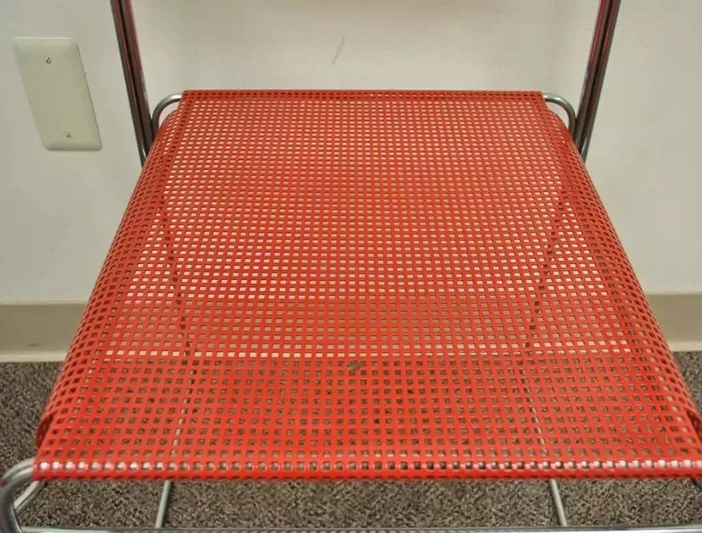 XX secolo Vintage By Tomado Mid Century Modern Red Stacking Chrome Metal Mesh Chairs A - Paio in vendita
