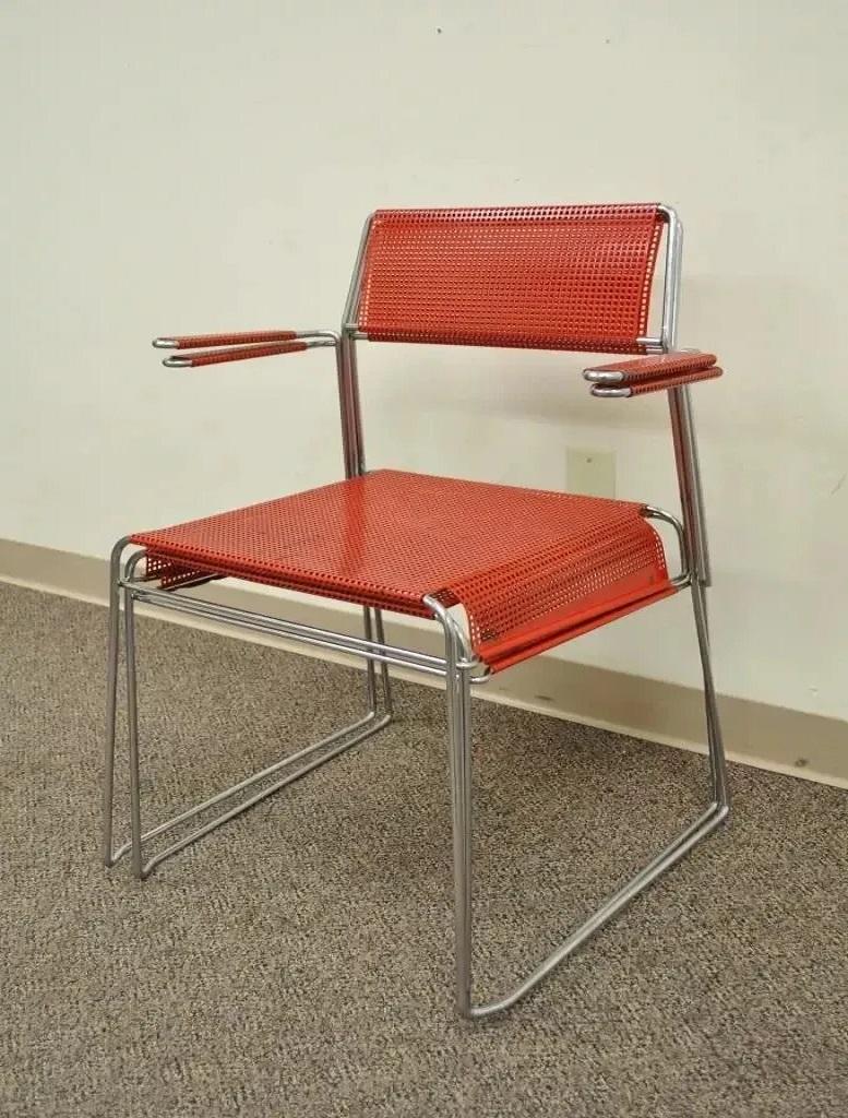 Vintage Tomado Sillas Apilables Modernas De Mitad De Siglo Cromadas De Malla Metálica Roja B - Pareja en venta 4