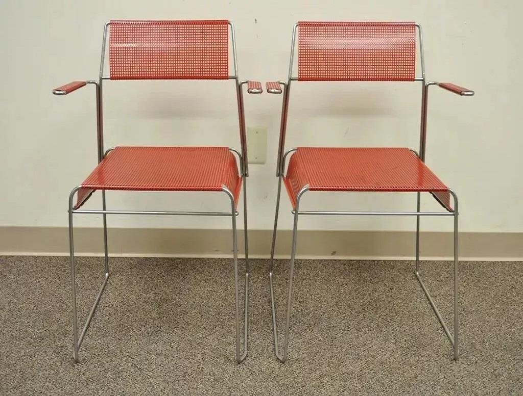 Vintage Tomado Sillas Apilables Modernas De Mitad De Siglo Cromadas De Malla Metálica Roja B - Pareja Moderno de mediados de siglo en venta