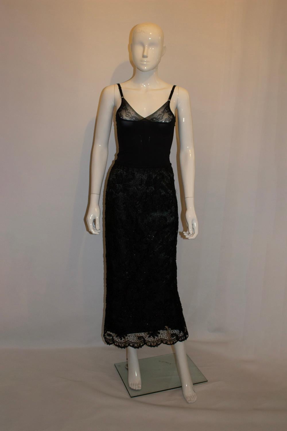 Vintage Tomasz Starzewski Schwarzer Spitzenrock mit grünem Futter für Damen oder Herren im Angebot