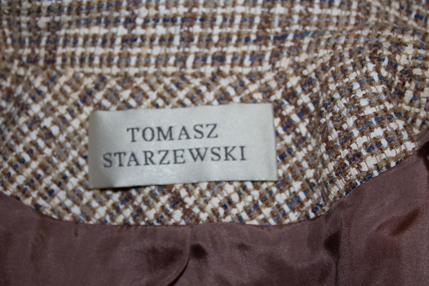 A great vintage jacket by Tomasz Starzewski.
The jacket is in a great colour combination of brown , blue and white. It has an interesting collar detail, mother of pearl buttons, one pocket and is double breasted,. The jacket is fully lined.
UK size