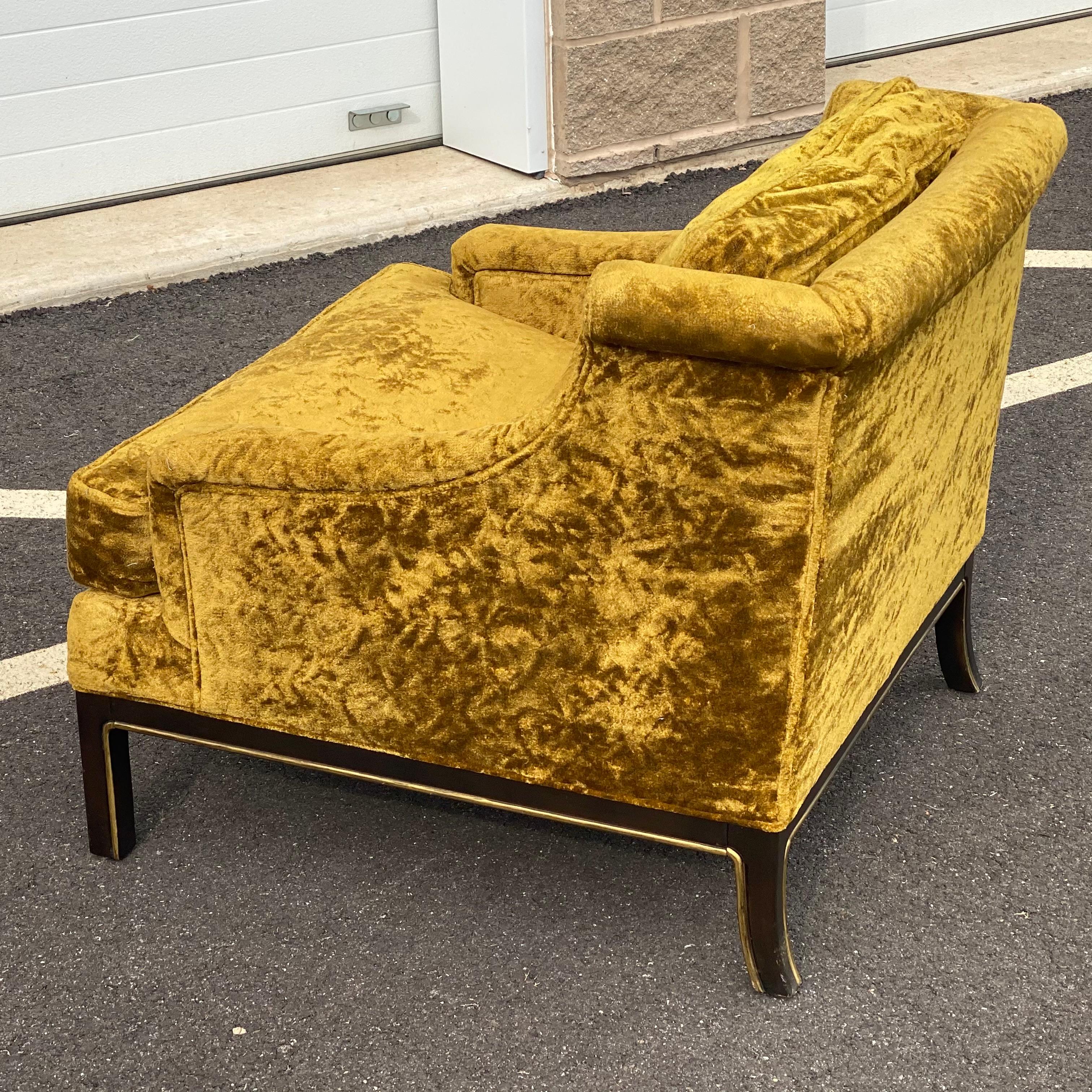 Vintage Tomlinson Hollywood Regency Crushed Velvet Lounge Chair In Fair Condition In West Chester, PA