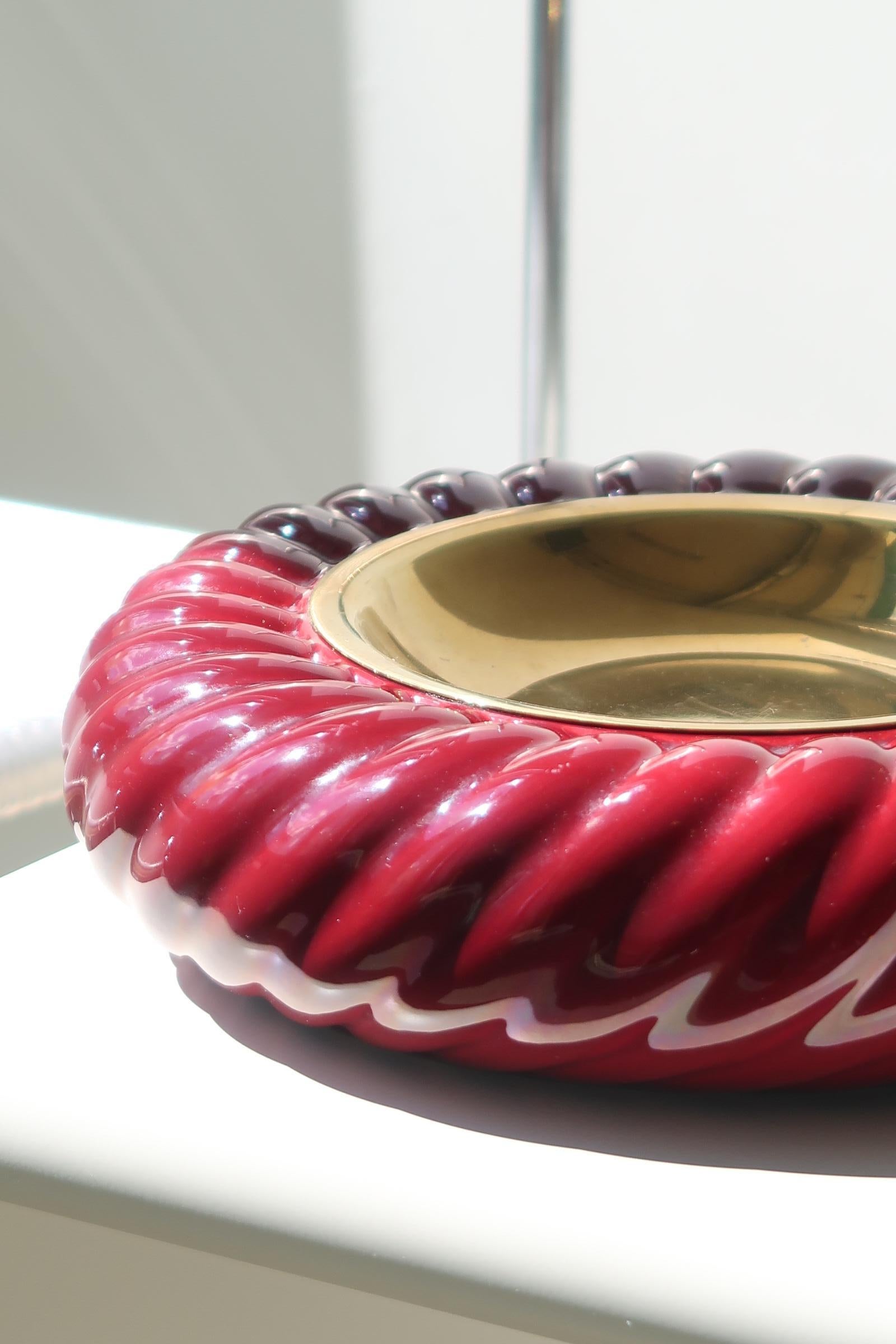 Original vintage Tommaso Barbi bowl in fluted ceramic with brass insert. Rarely seen with this special oxblood glaze. The bowl is handmade in Italy, 1970s, and signed on the bottom. Tommaso Barbi is a renowned Italian designer who, especially in the