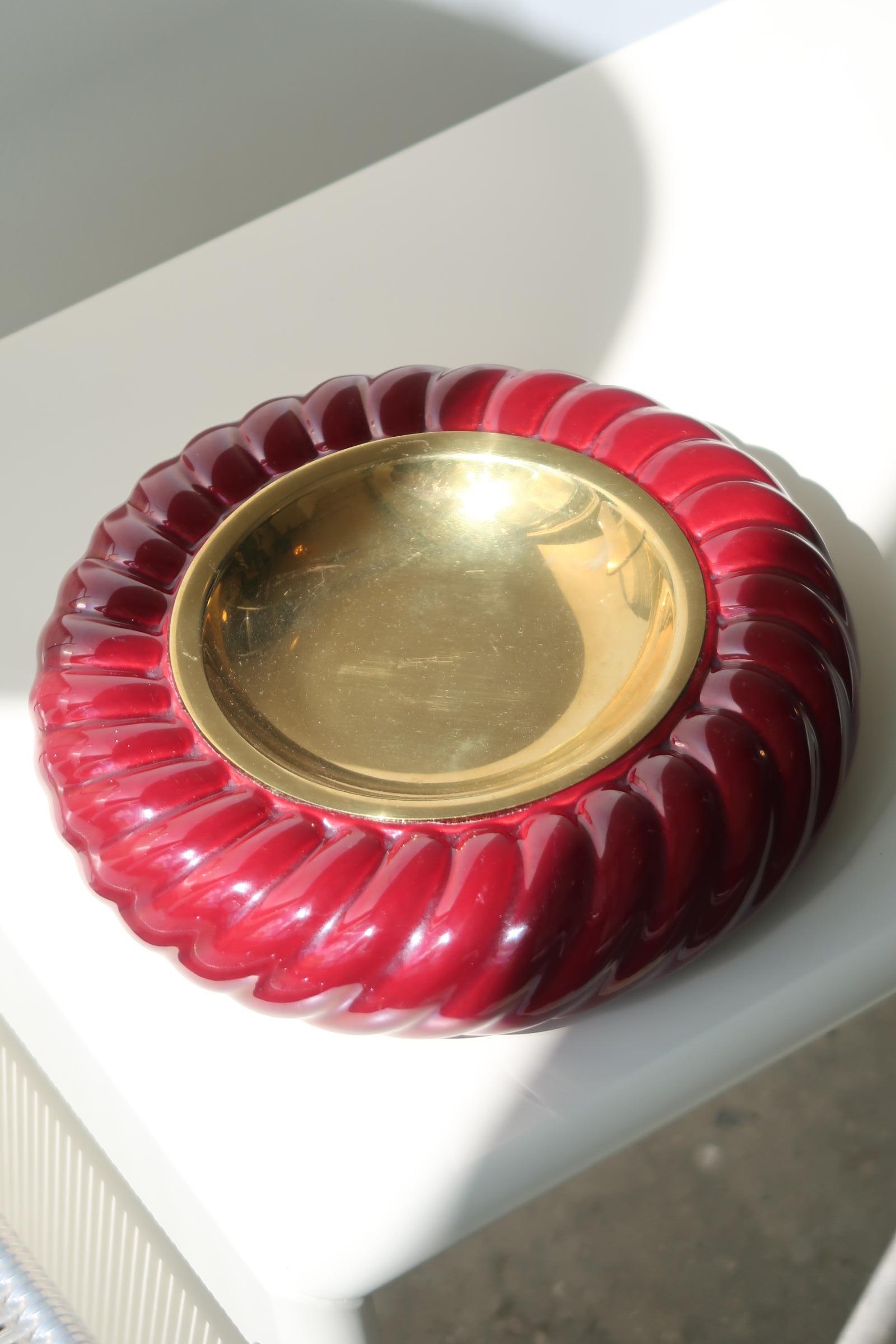 Vintage Tommaso Barbi Italian 1970s Burgundy Red Ribbed Ceramic Bowl Centerpiece For Sale 1