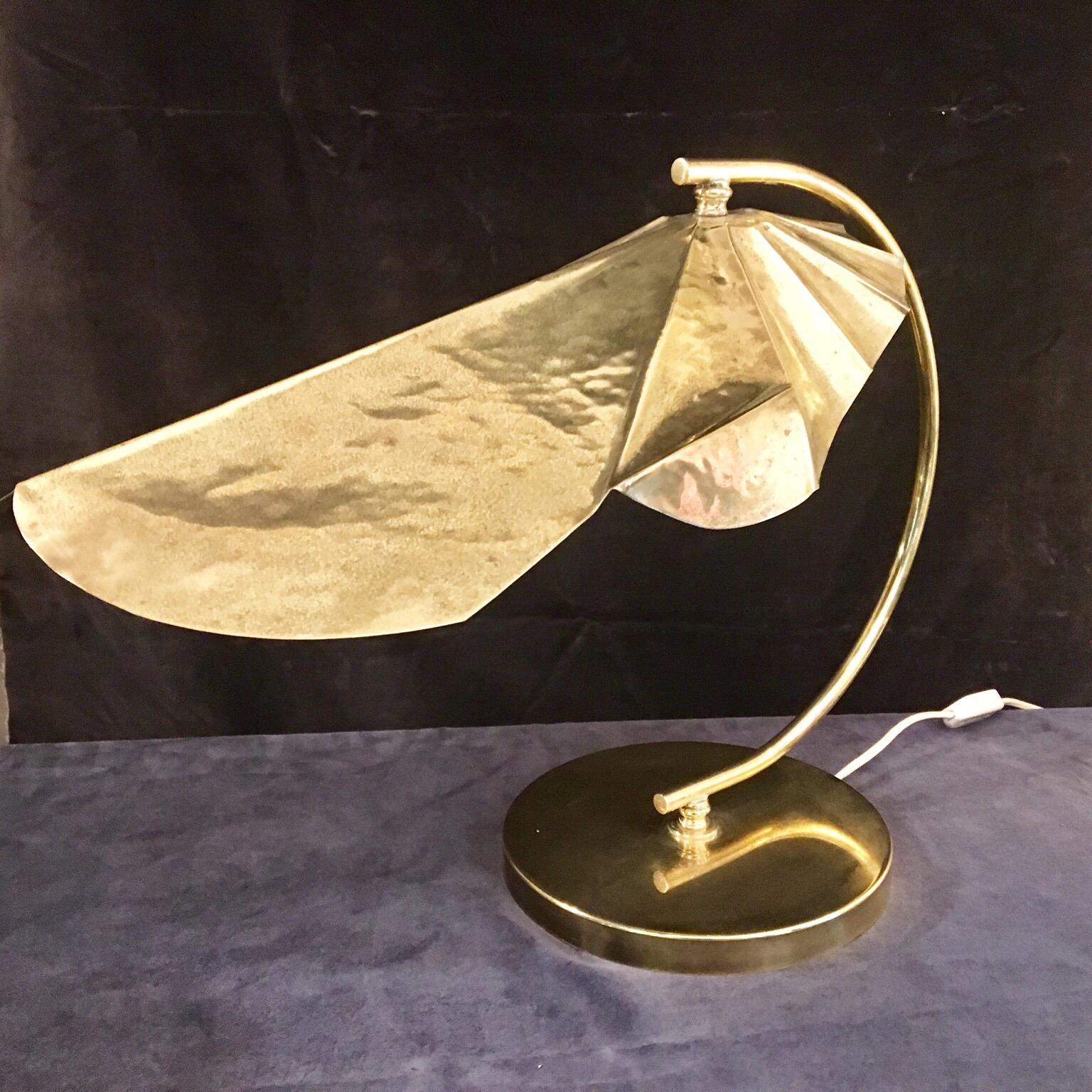Vintage Tommaso Barbi leaf brass desk lamp, one bulb.