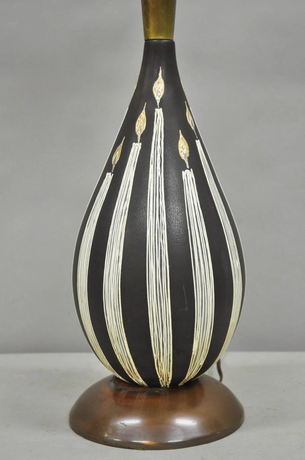 Sconosciuto Lampada da tavolo MCM d'epoca in stile Tommi Parzinger dipinta su ceramica con 