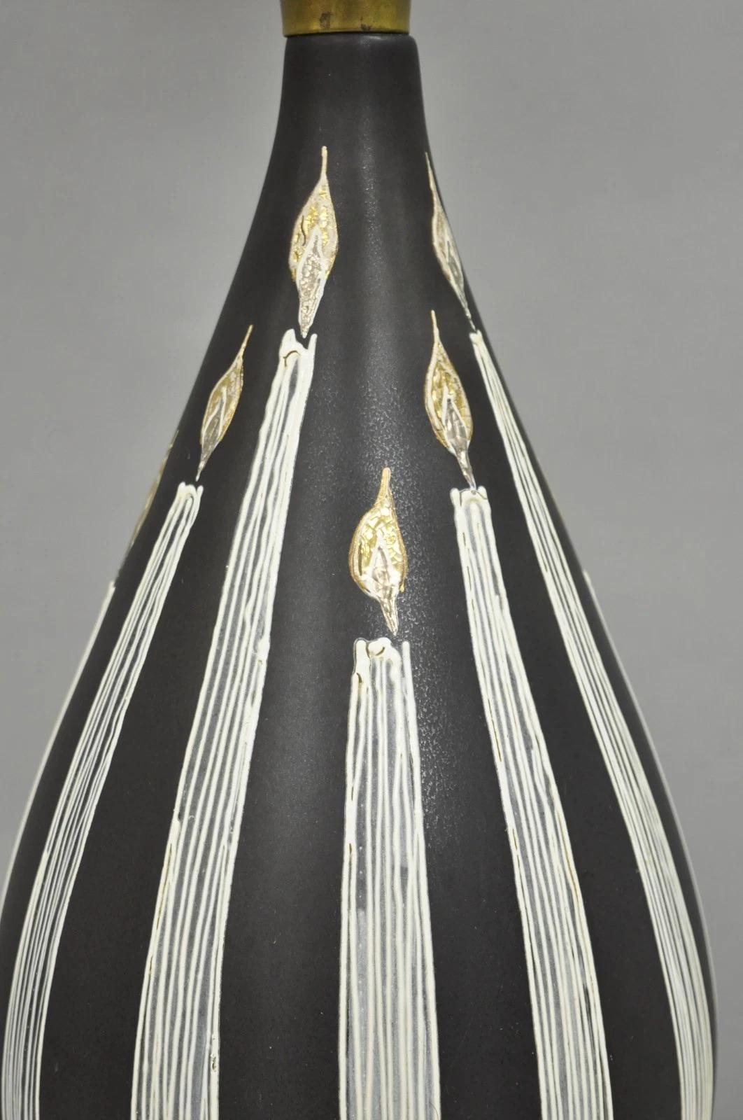 Lampada da tavolo MCM d'epoca in stile Tommi Parzinger dipinta su ceramica con 