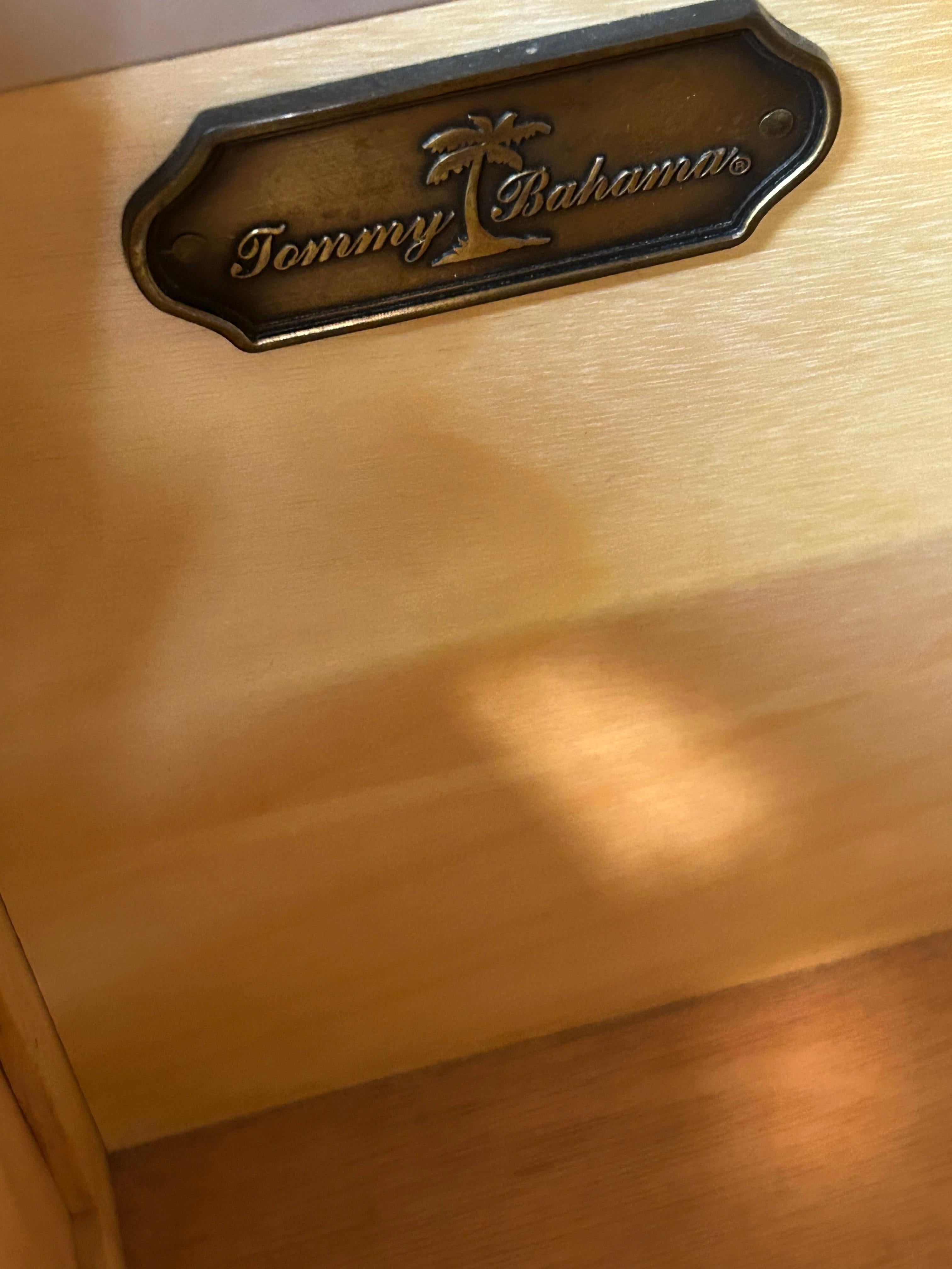 Libreria vintage Tommy Bahama in rattan, bambù e Wood in vendita 4