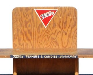 Tom's Peanuts-Holzständer, Vintage (Mitte des 20. Jahrhunderts) im Angebot