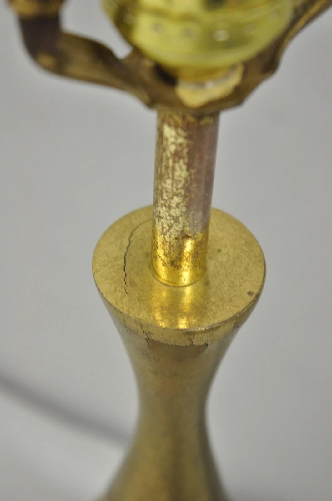 Vintage Tony Paul Mid Century Modern Sculptured Walnut & Brass Small Table Lamp en vente 3