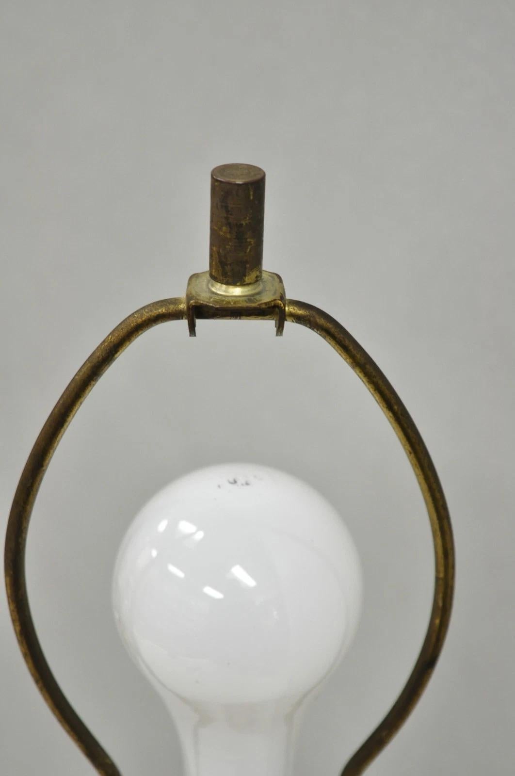 Vintage Tony Paul Mid Century Modern Sculptured Walnut & Brass Small Table Lamp en vente 4