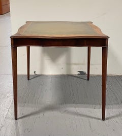 Tavolo da gioco vintage con piano in pelle lavorata