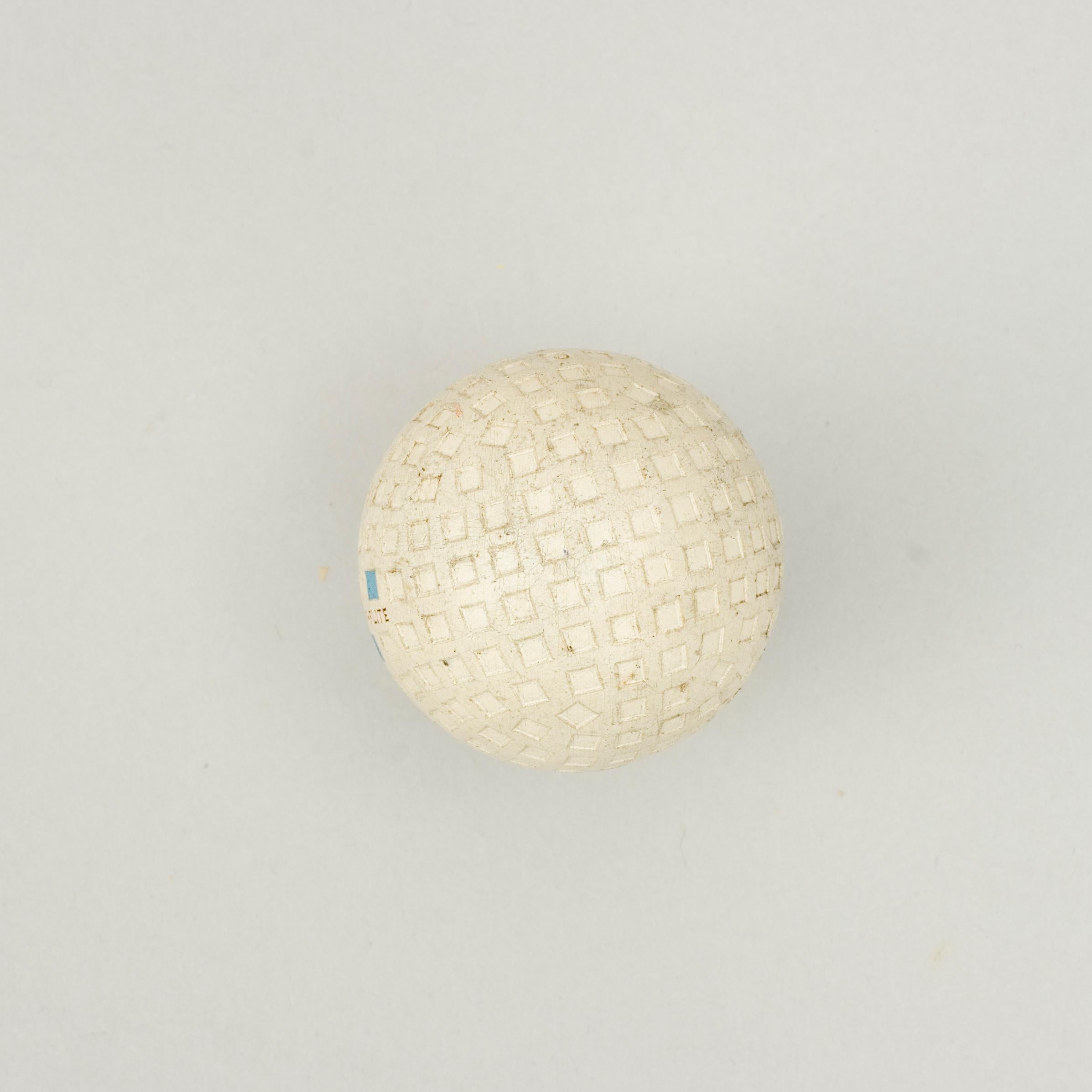 Vintage Top Flite Golf Ball with Mesh Pattern In Good Condition For Sale In Oxfordshire, GB