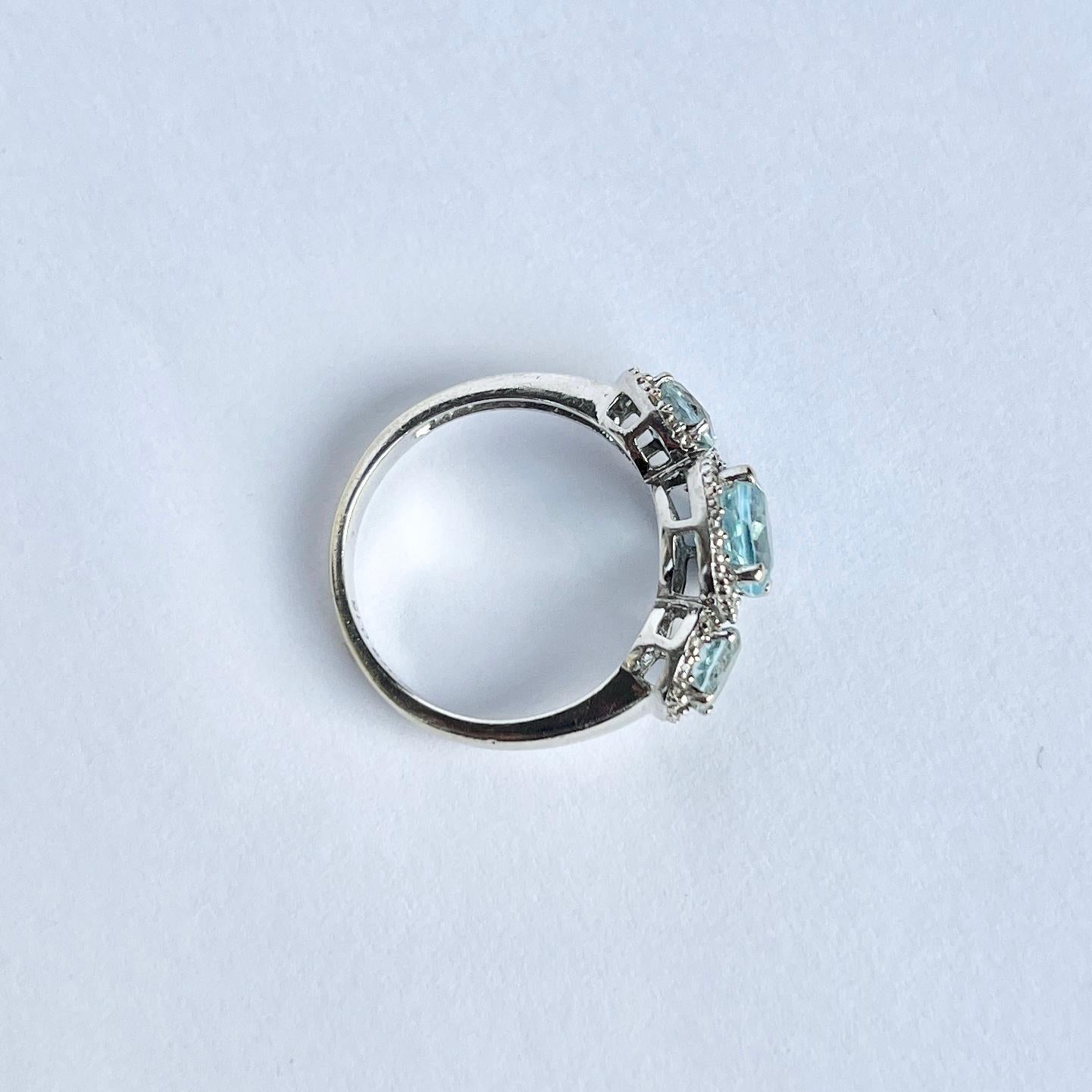 Dreifach-Cluster-Ring aus Weißgold mit Topas und Diamanten 9 Karat im Zustand „Gut“ im Angebot in Chipping Campden, GB
