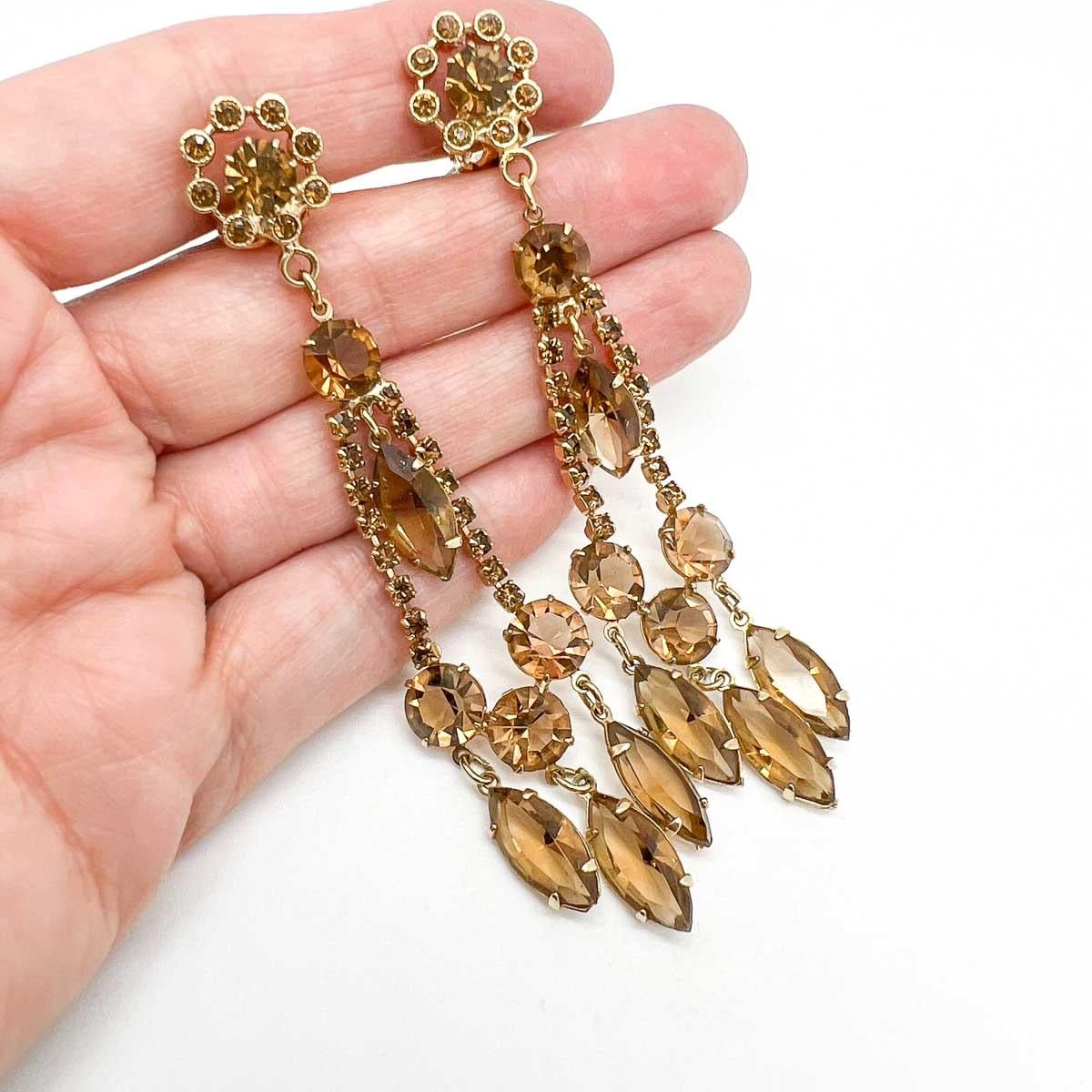 Vintage Topaz Crystal Earrings. The perfect feminine finishing touch with a wow factor.

Vintage Condition: Very good without damage or noteworthy wear.
Materials: Gold plated metal, glass crystal
Fastening: Clip on
Approximate Dimensions: