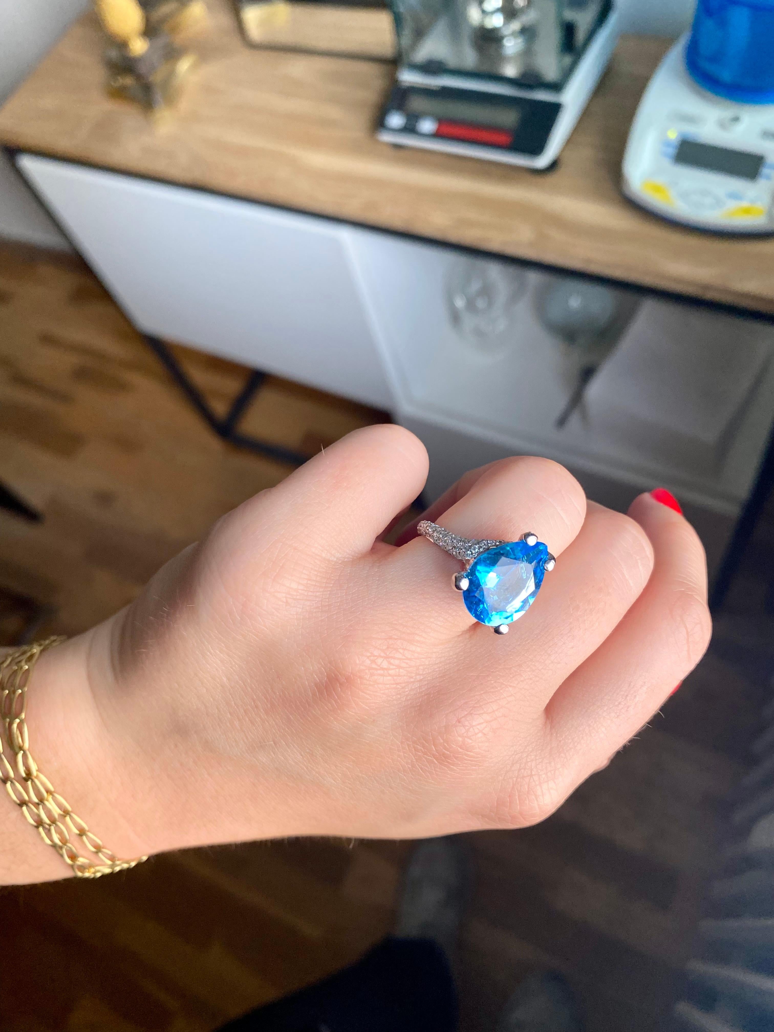 Bague vintage en topaze d'environ 8,00 carats et diamants Unisexe en vente