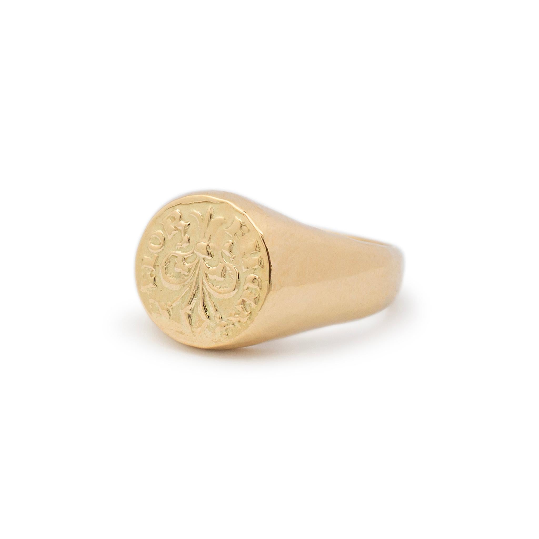 Vintage Torrini 14K Yellow Gold Fiorino Florentine Chevaglier Signet Ring In Excellent Condition For Sale In Houston, TX