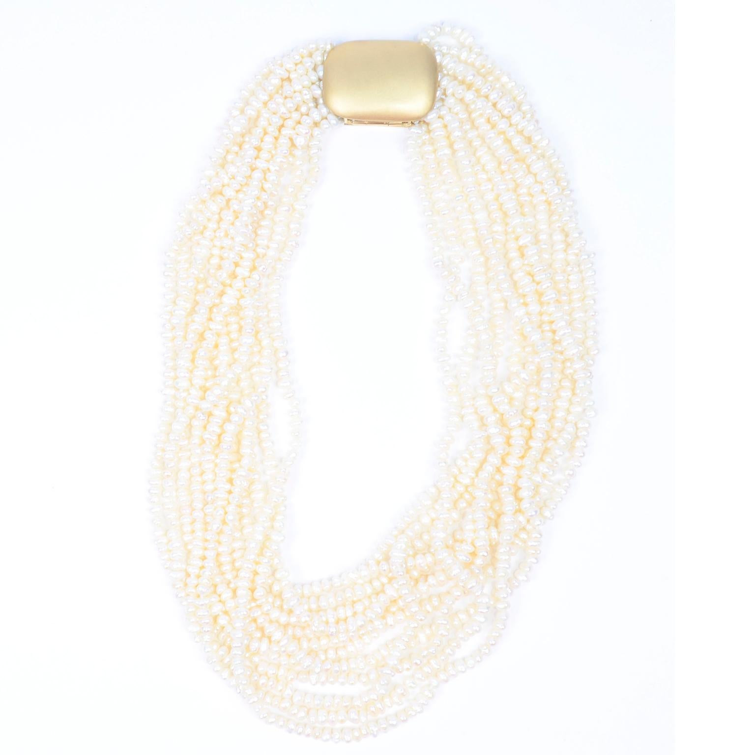 Collier vintage style torsadé en or 18 carats avec 12 perles multi-rangs Pour femmes en vente