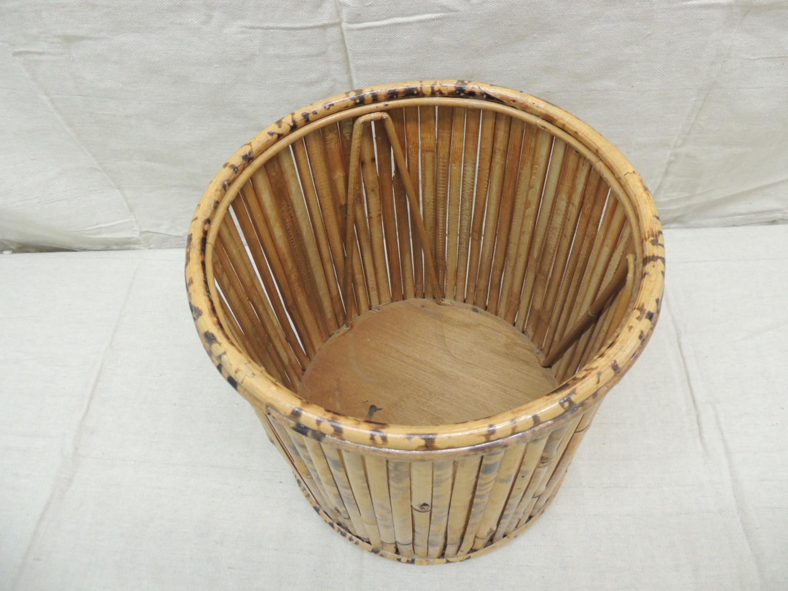 Vintage tortoise bamboo round wastebasket
Made in Hong Kong
Plywood base
Could also be used as a decorative planter
Size: 10