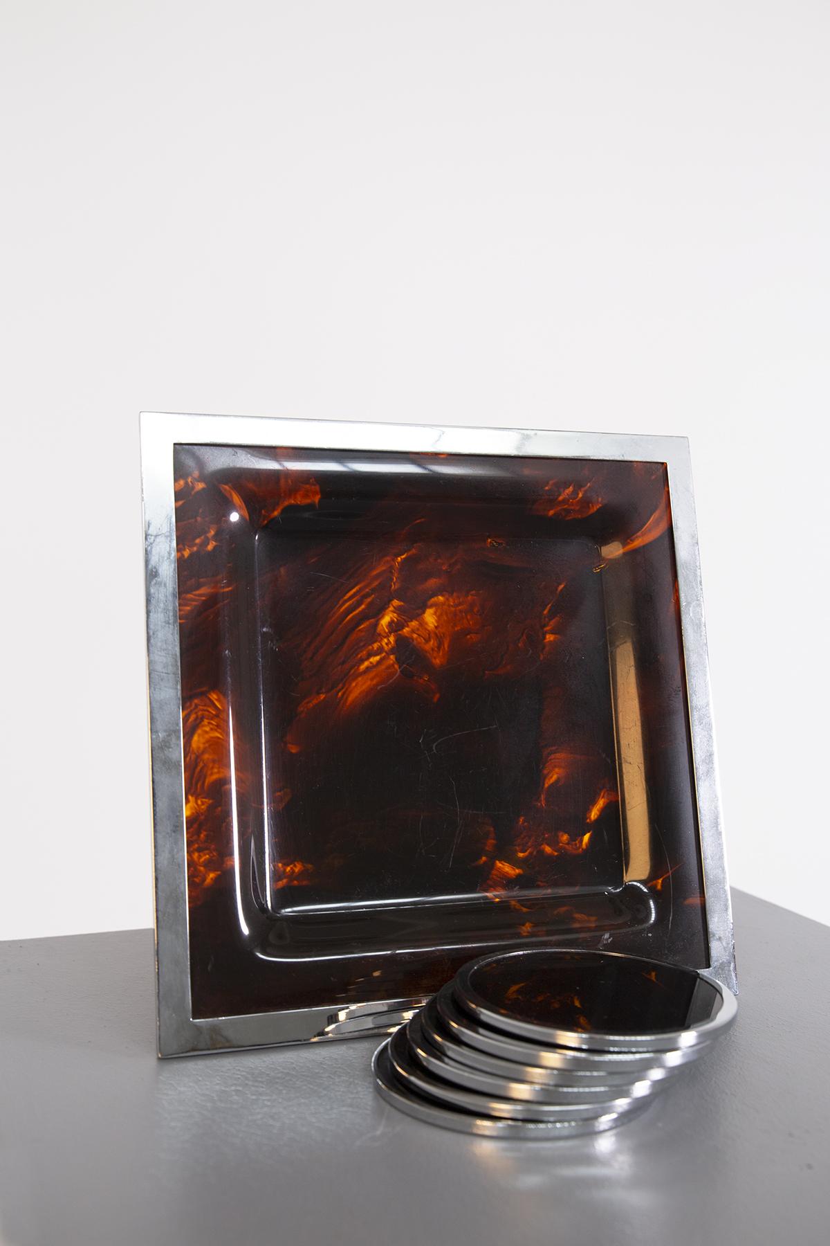 Wonderful 1970's Italian service set in lucite, simulating a tortoiseshell effect, attributed to the Christian Dior Manufacture.
This is an iconic square serving tray or platter in tortoiseshell effect lucite with chrome steel edges. Completing the