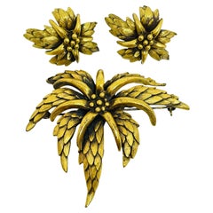 Vintage TORTOLANI gold tone flower designer earrings brooch set