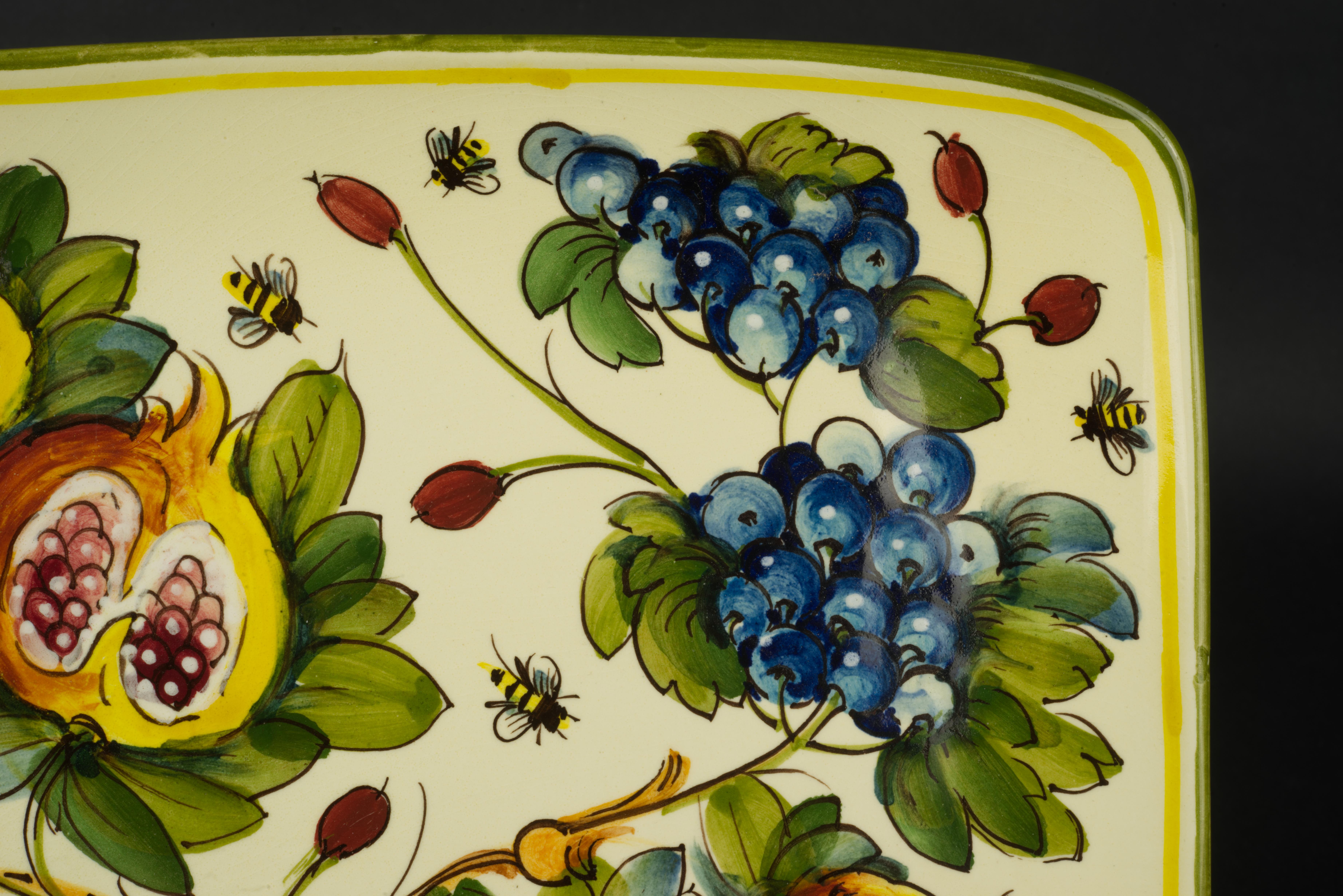 Country Plat de service carré Toscana Bees Majolica Italie en vente