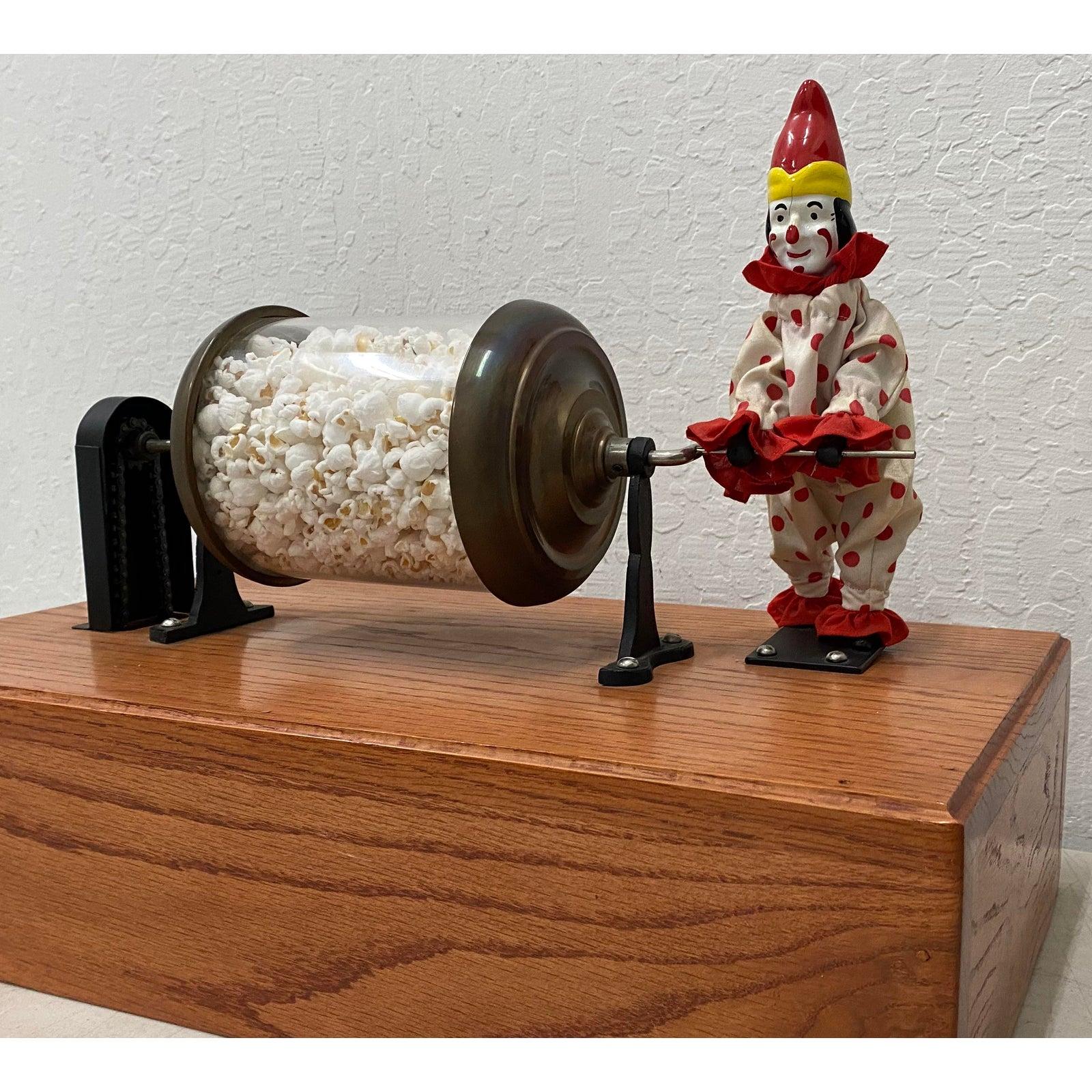 Vintage tosty rosty clown popcorn machine action figure, circa 1930

Vintage toy originally mounted to a popcorn machine. The clown would turn the popcorn as the machine popped the corn.

Mounted on a custom made wooden base.

Approximate