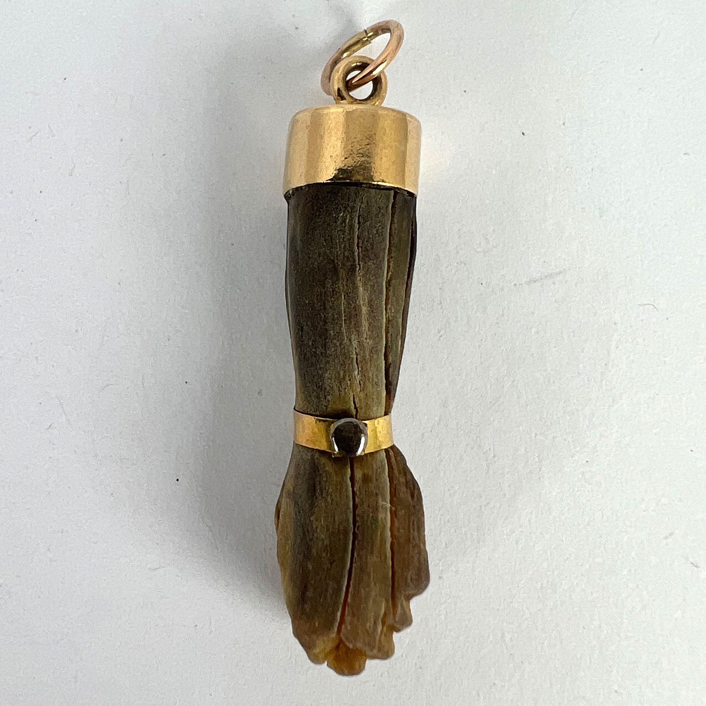 Vintage Touch Wood Mano Figa 18K Yellow Gold Charm Pendant For Sale 7