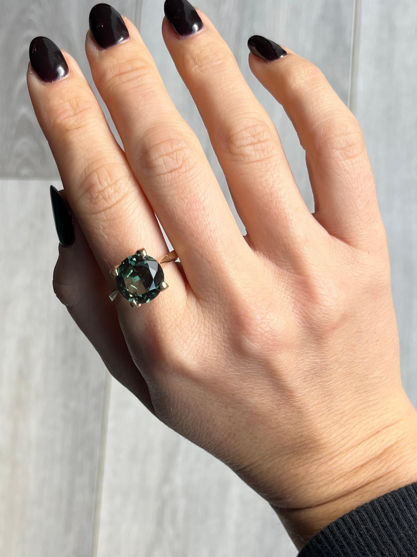 Modern Vintage Tourmaline and 9 Carat Gold Ring For Sale