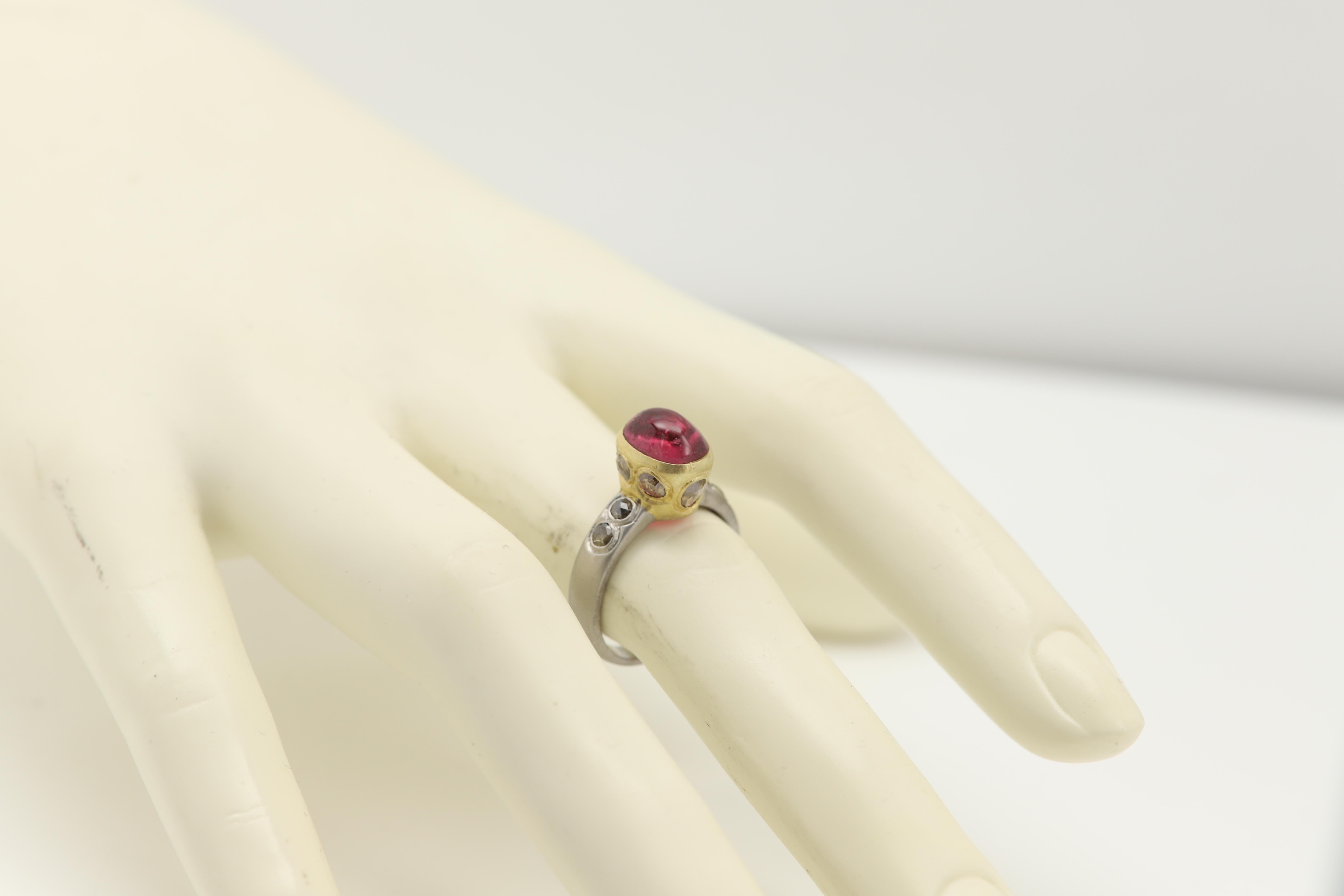 Vintage Tourmaline Gold Ring Natural Pink Gemstone cabochon 18 Karat two tone In New Condition For Sale In Brooklyn, NY