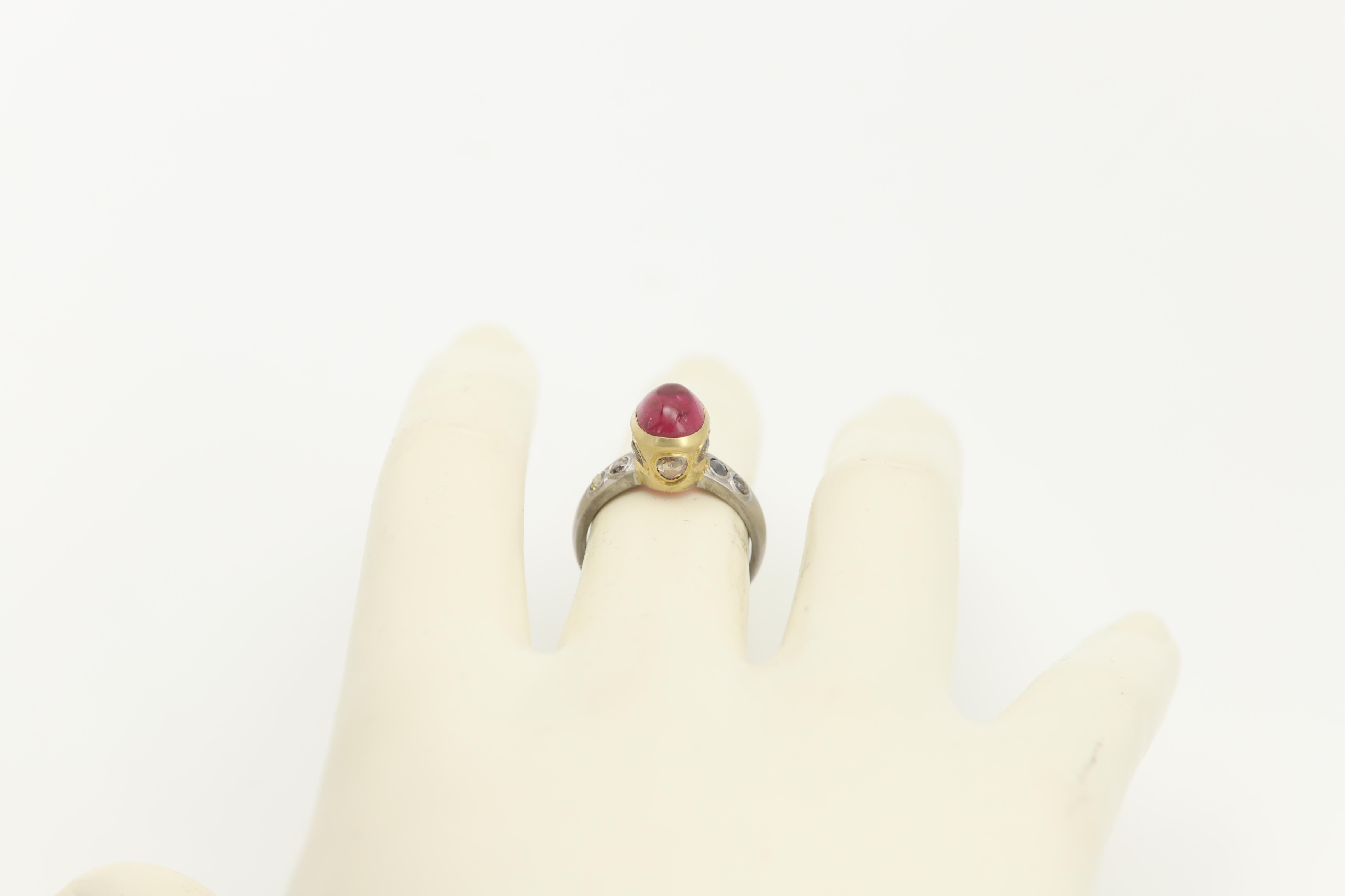 Vintage Tourmaline Gold Ring Natural Pink Gemstone cabochon 18 Karat two tone For Sale 1