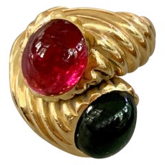 Vintage Tourmaline Oval Red and Green Cabochon 18 Karat Yellow Gold Fashion Ring