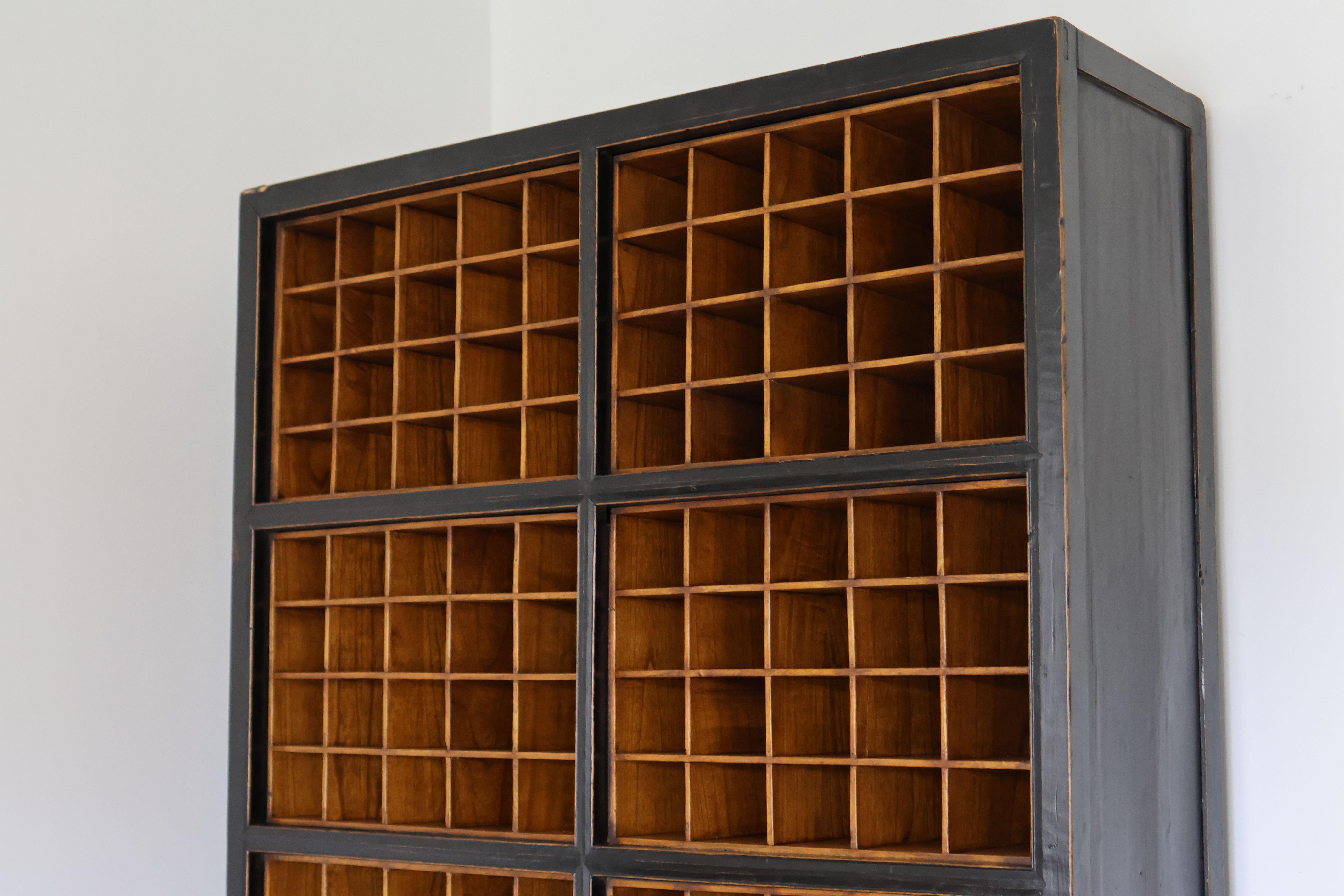 Américain Vintage Towering Black Lacquered Salvaged Organizer/Apothecary Cabinet en vente