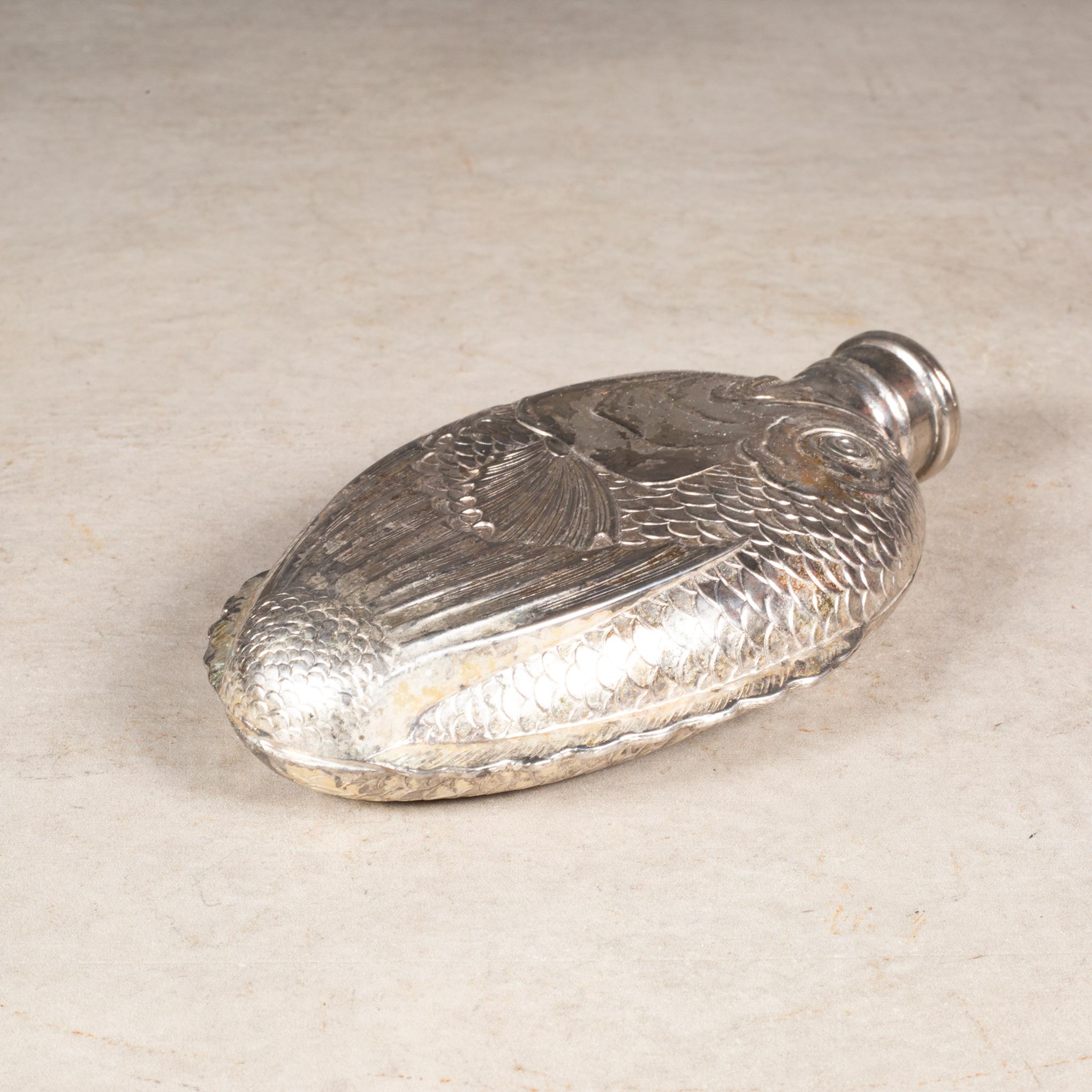 Vintage Towle Silver Plated Fish Flask In Good Condition In San Francisco, CA