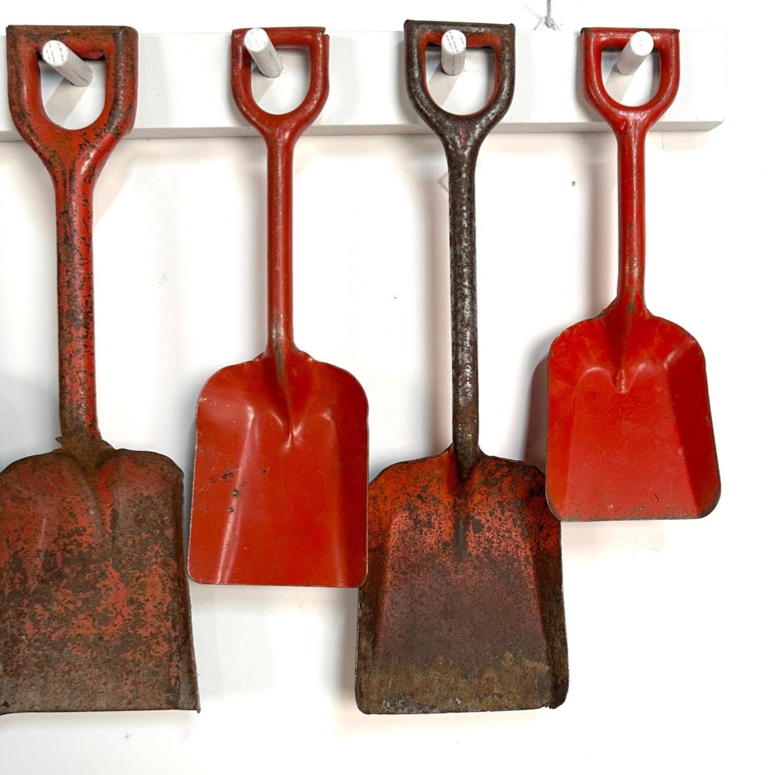 Vintage-Spielzeug-Kinder- Strandschaukel-Schaukelspielzeug, maßgefertigt montiert im Angebot 1