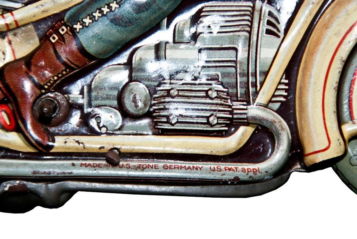 Oldtimer-Spielzeug:: HKN-Motorradfahrer:: hergestellt von Huki Kienberger:: 1950er Jahre (Deutsch) im Angebot