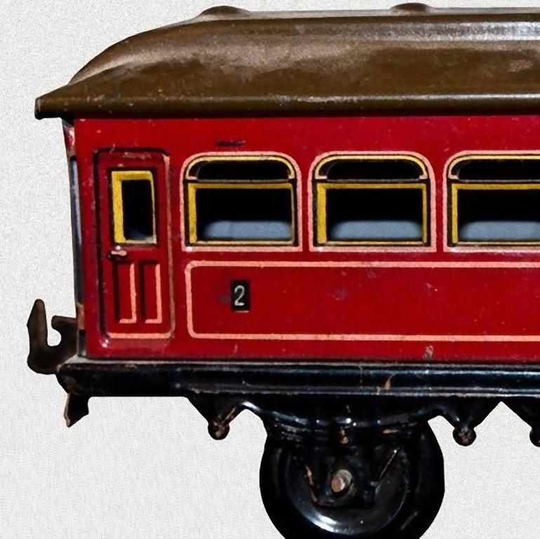 Dieser 7-Fenster-Personenwagen von Karl Bub ist ein originales altes Spielzeug.

Vintage-Spielzeug, das einen Personenwagen mit sieben Fenstern darstellt.
Nummer zwei einer Gruppe, hergestellt aus Zinn in Deutschland.
Sehr guter