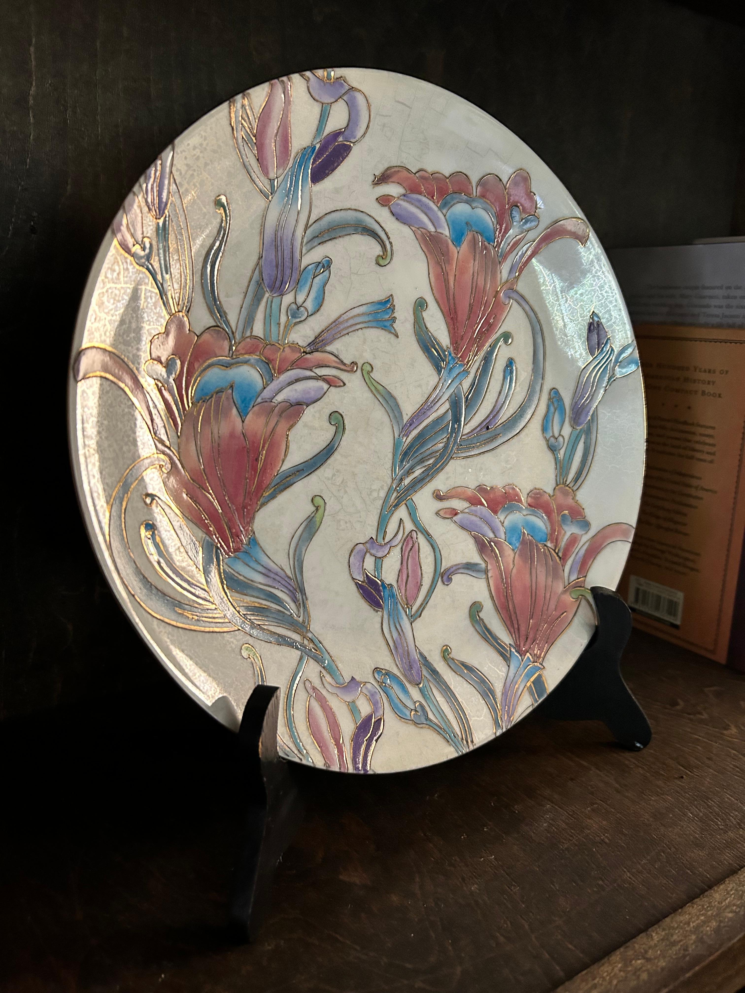 Mid-Century Modern Petite assiette décorative florale vintage peinte à la main par Toyo  en vente