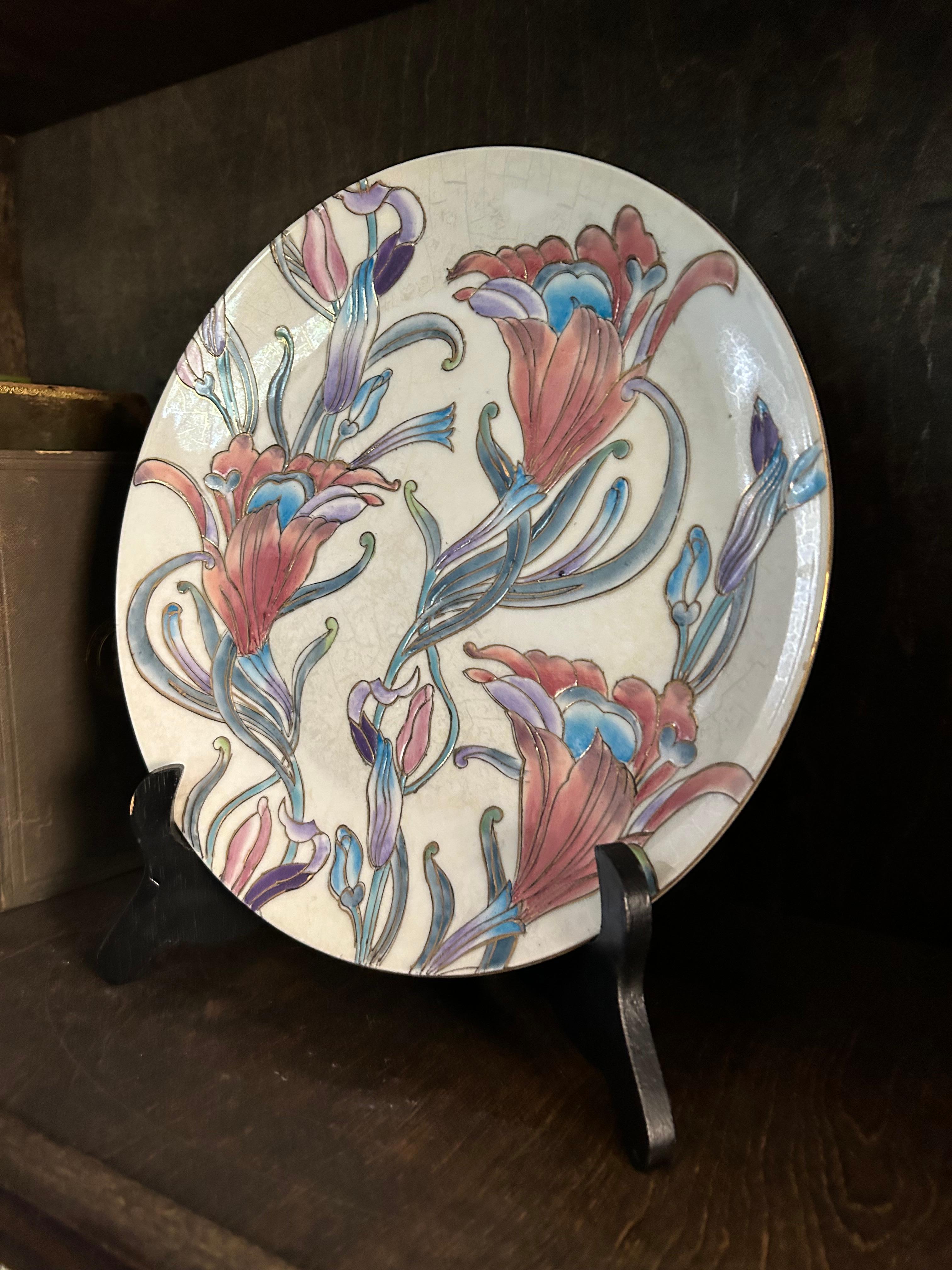 Petite assiette décorative florale vintage peinte à la main par Toyo  Bon état - En vente à Medina, OH