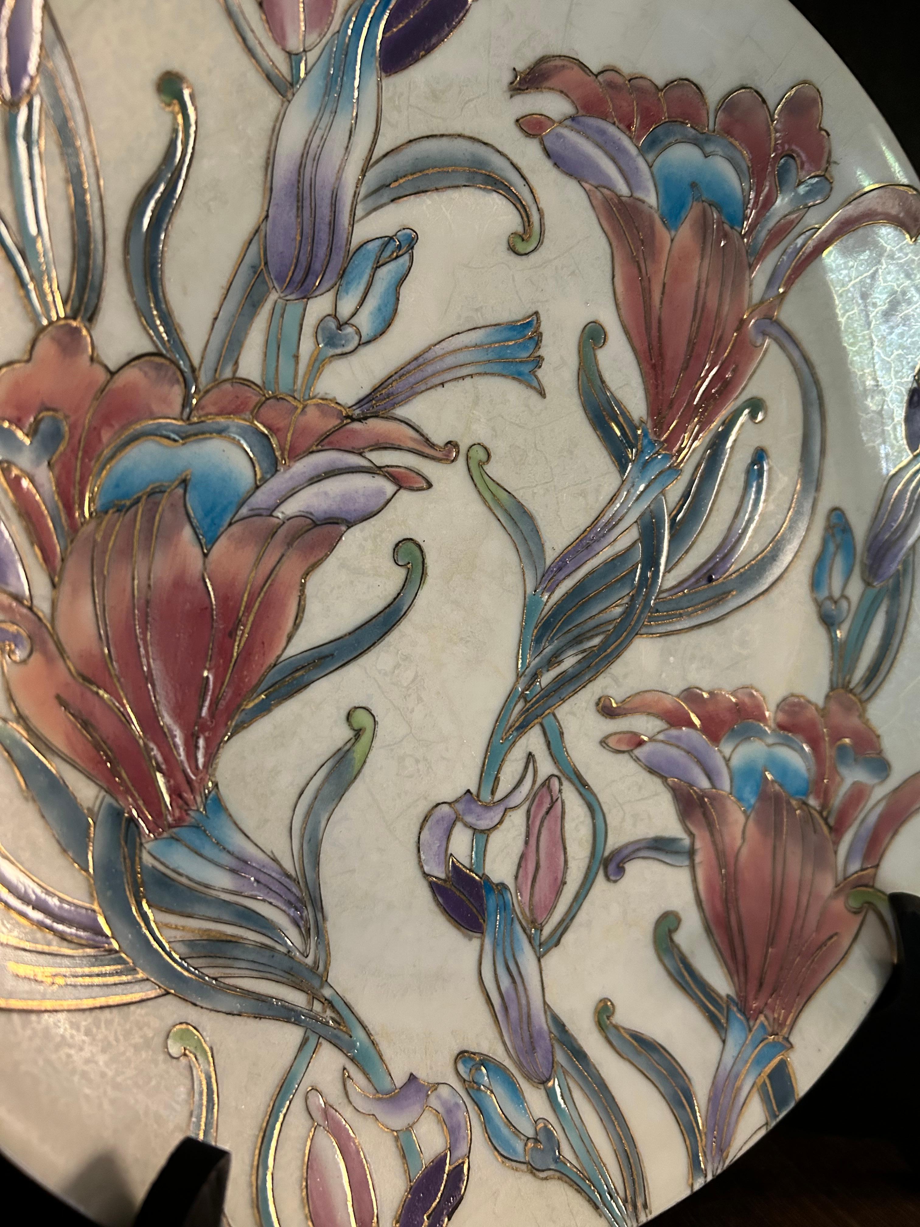 Porcelaine Petite assiette décorative florale vintage peinte à la main par Toyo  en vente