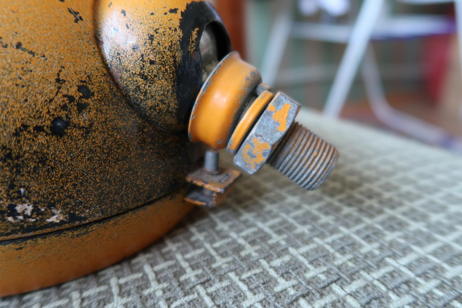 Europeo Faro per trattore vintage: 1960 Cecoslovacchia, arancione, diametro 17 cm, 1J185 in vendita