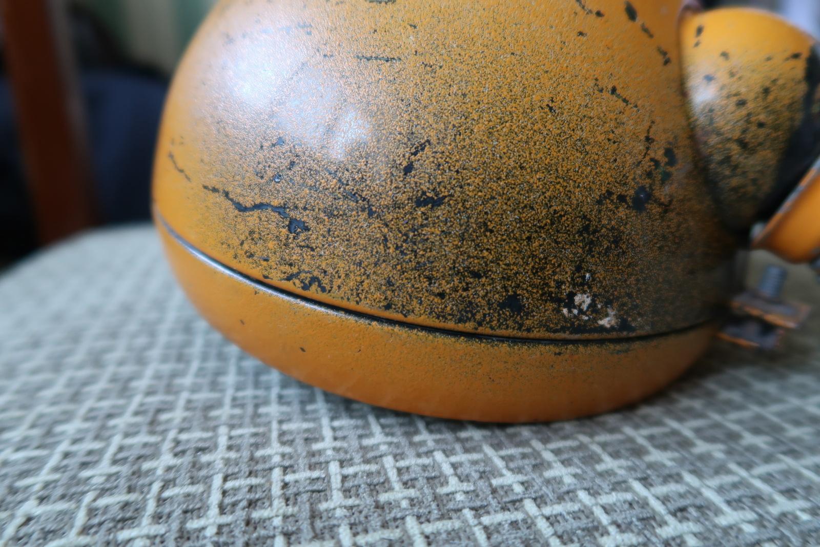 Faro per trattore vintage: 1960 Cecoslovacchia, arancione, diametro 17 cm, 1J185 In condizioni buone in vendita a Bordeaux, FR
