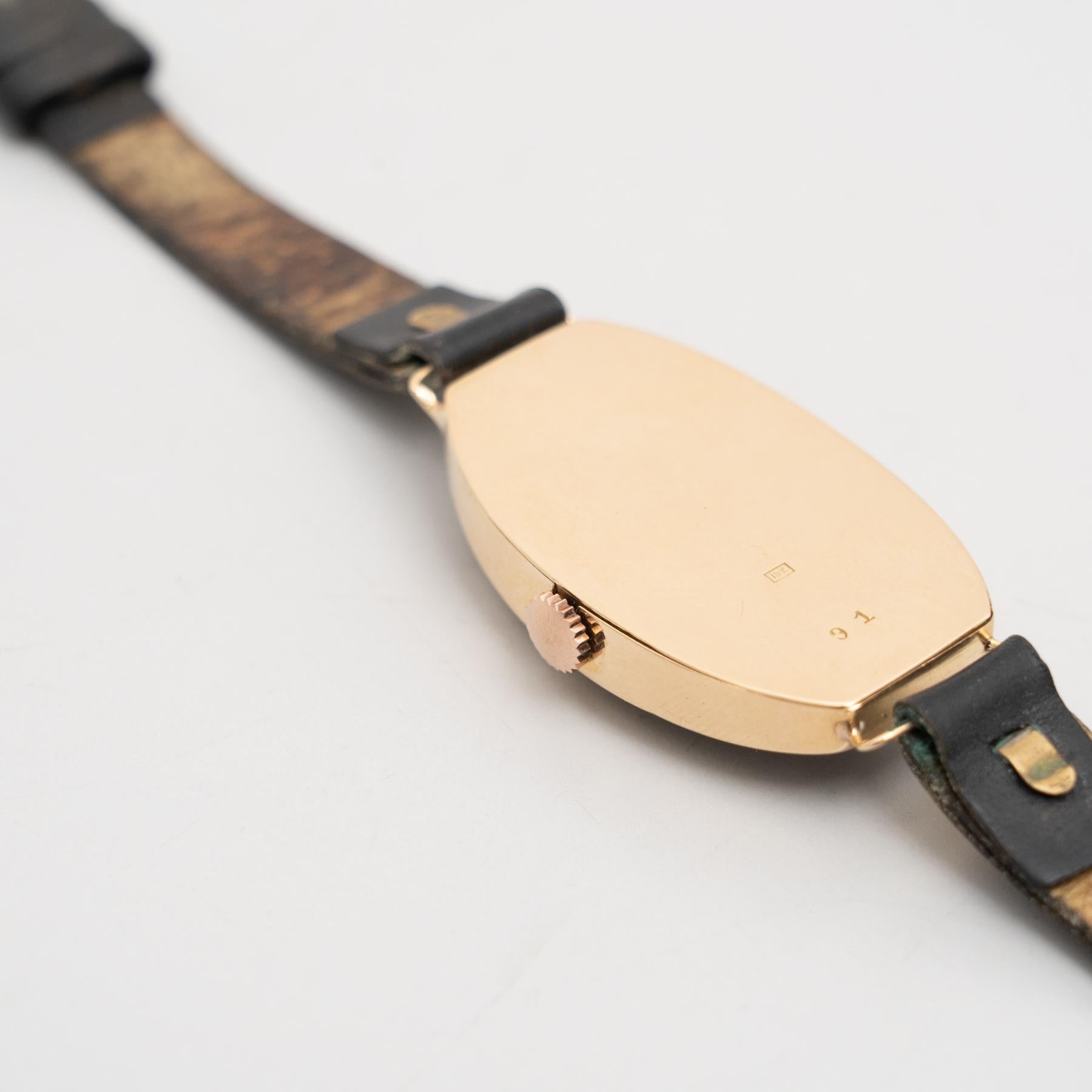 Traditionelle Tonneau-Armbanduhr aus 18 Karat Gold, Vintage, um 1930 im Angebot 4