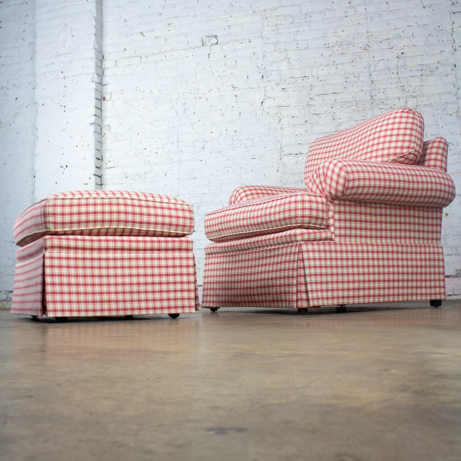 Vintage Traditional Accent Chair & Ottoman Rot-Weiß kariert von Highland House (Sonstiges) im Angebot
