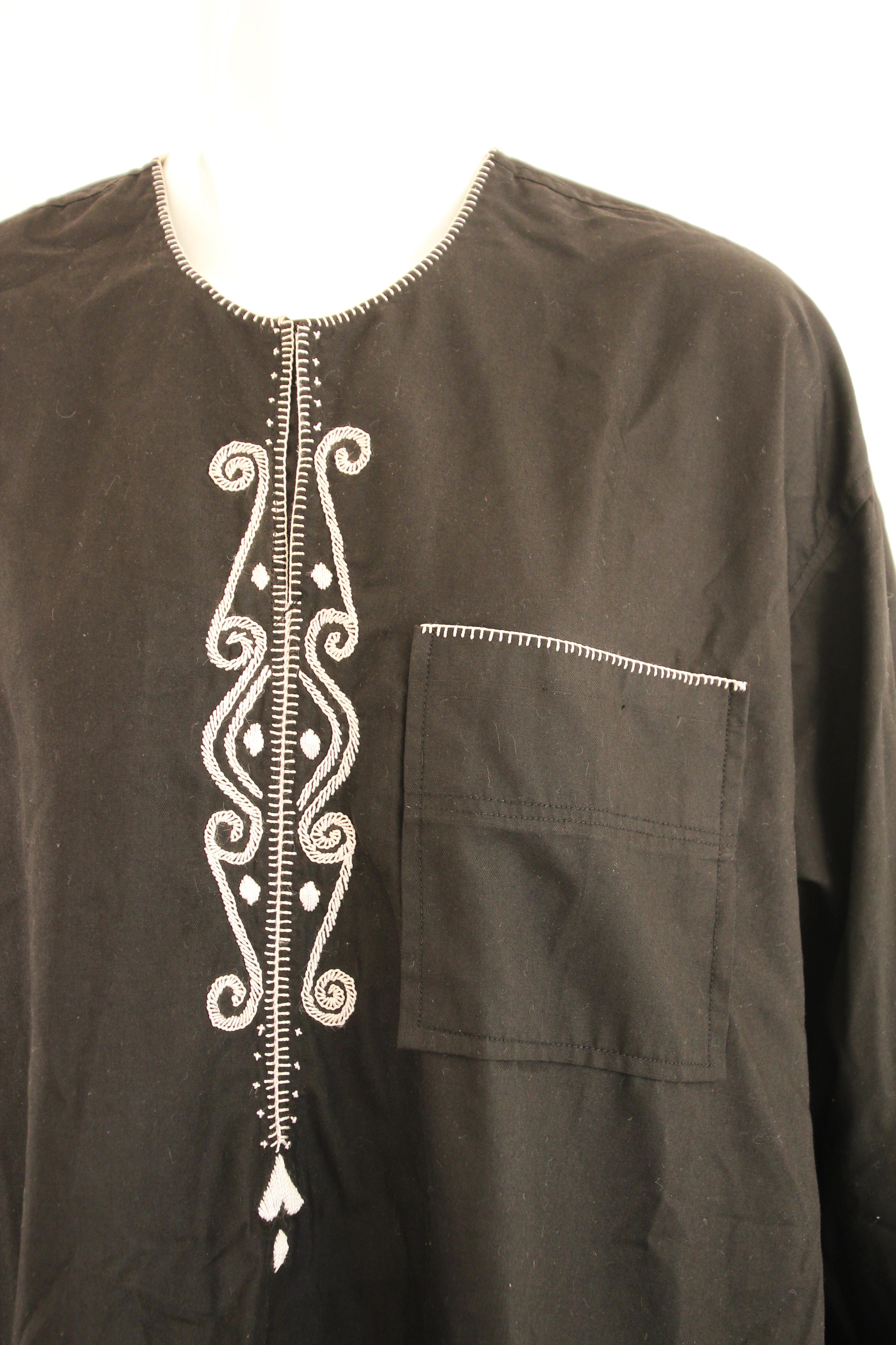 Vintage Traditional African Embroidery Black Shirt In Good Condition For Sale In North Hollywood, CA